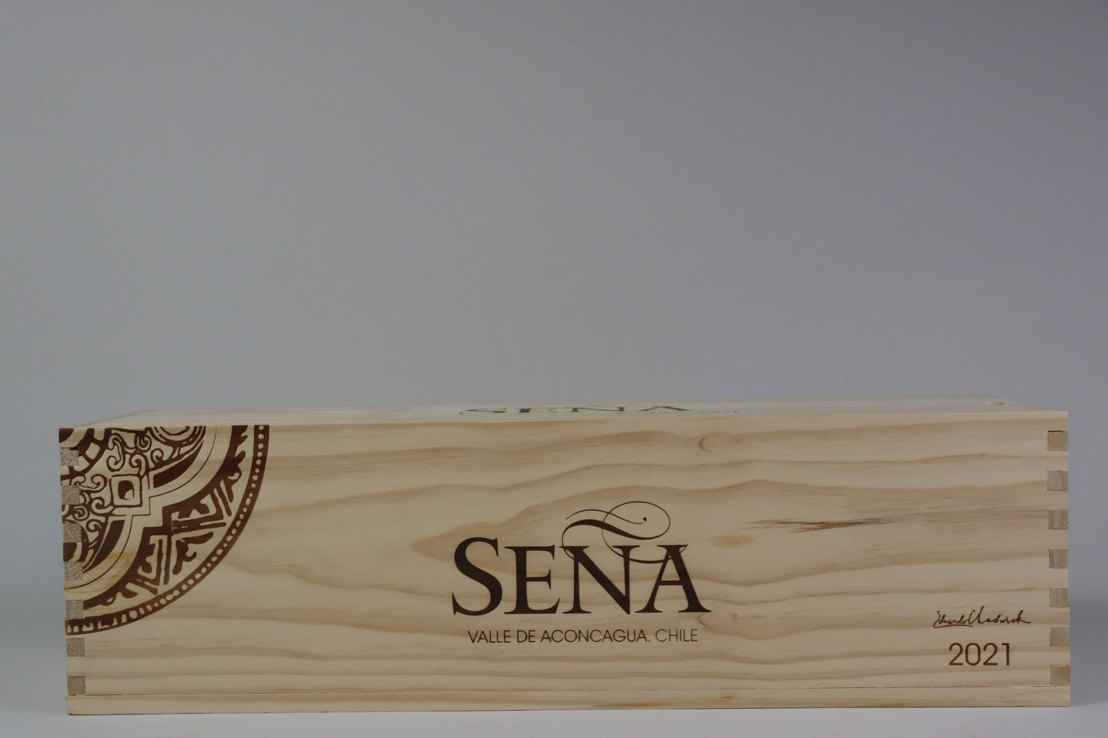 † Seña 2021: Seña 2021 Viña Seña, Aconcagua Valley Excellent level and appearance R 1 double magnum - 3ltr Per lot €170 - 250Sizedouble magnum - 3ltrConditionExcellent level and
