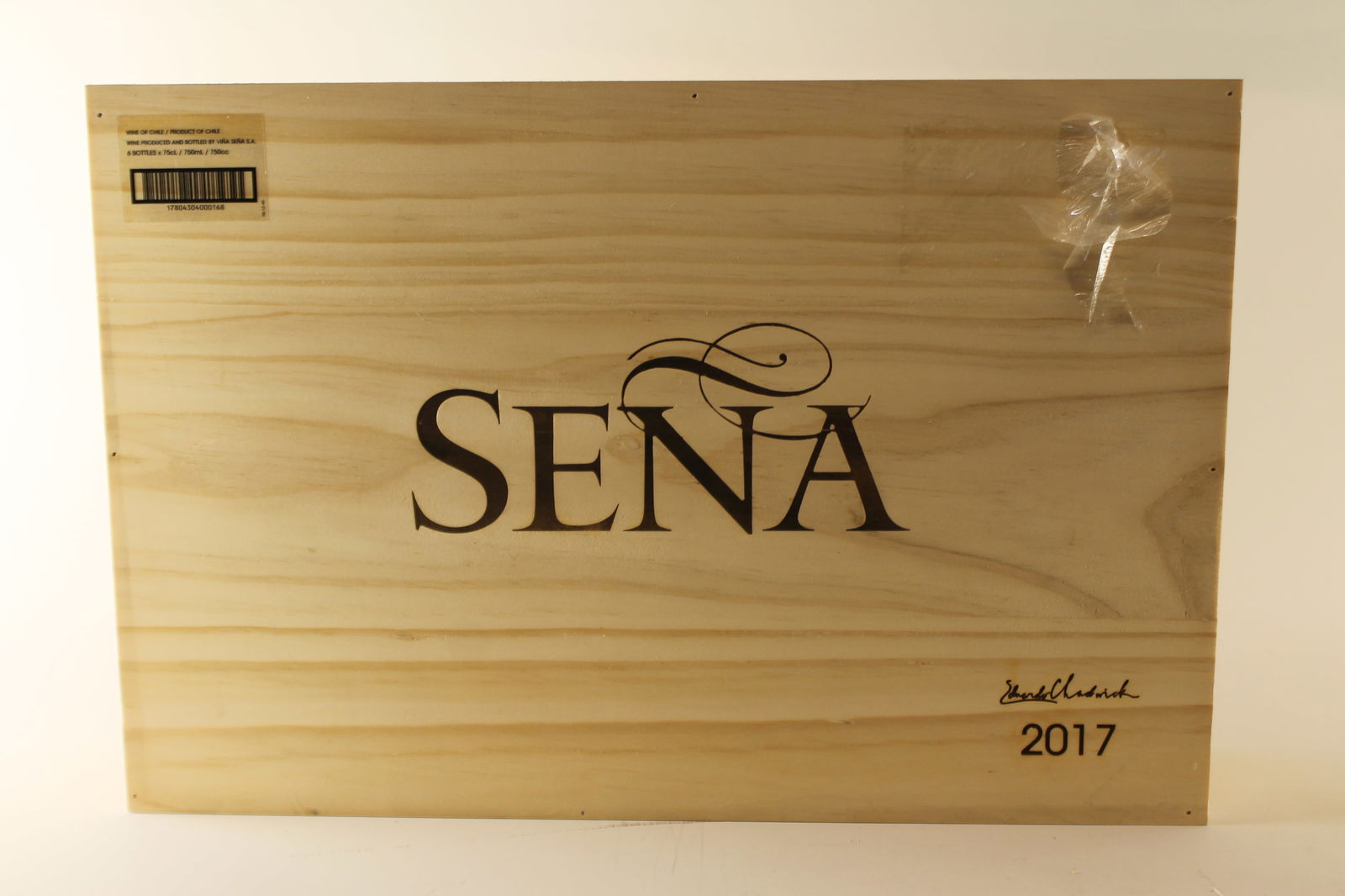 † Seña 2017: Seña 2017 Viña Seña, Aconcagua Valley Excellent level and appearance R 6 bottles Per lot €440 - 600SizebottlesConditionExcellent level and appearanceProvenance† - Please