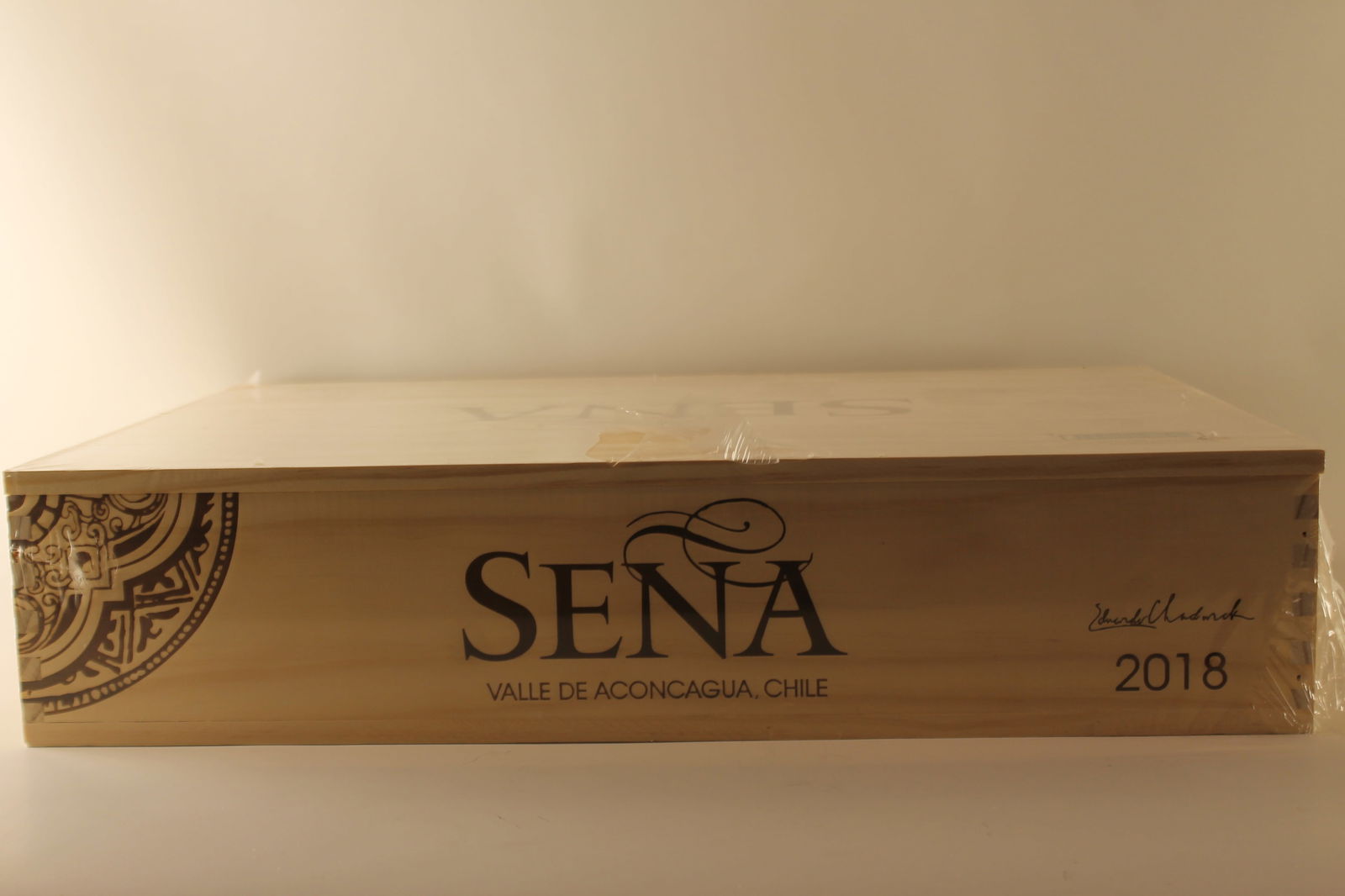 † Seña 2018: Seña 2018 Viña Seña, Aconcagua Valley Excellent level and appearance R 6 bottles Per lot €440 - 600SizebottlesConditionExcellent level and appearanceProvenance† - Please