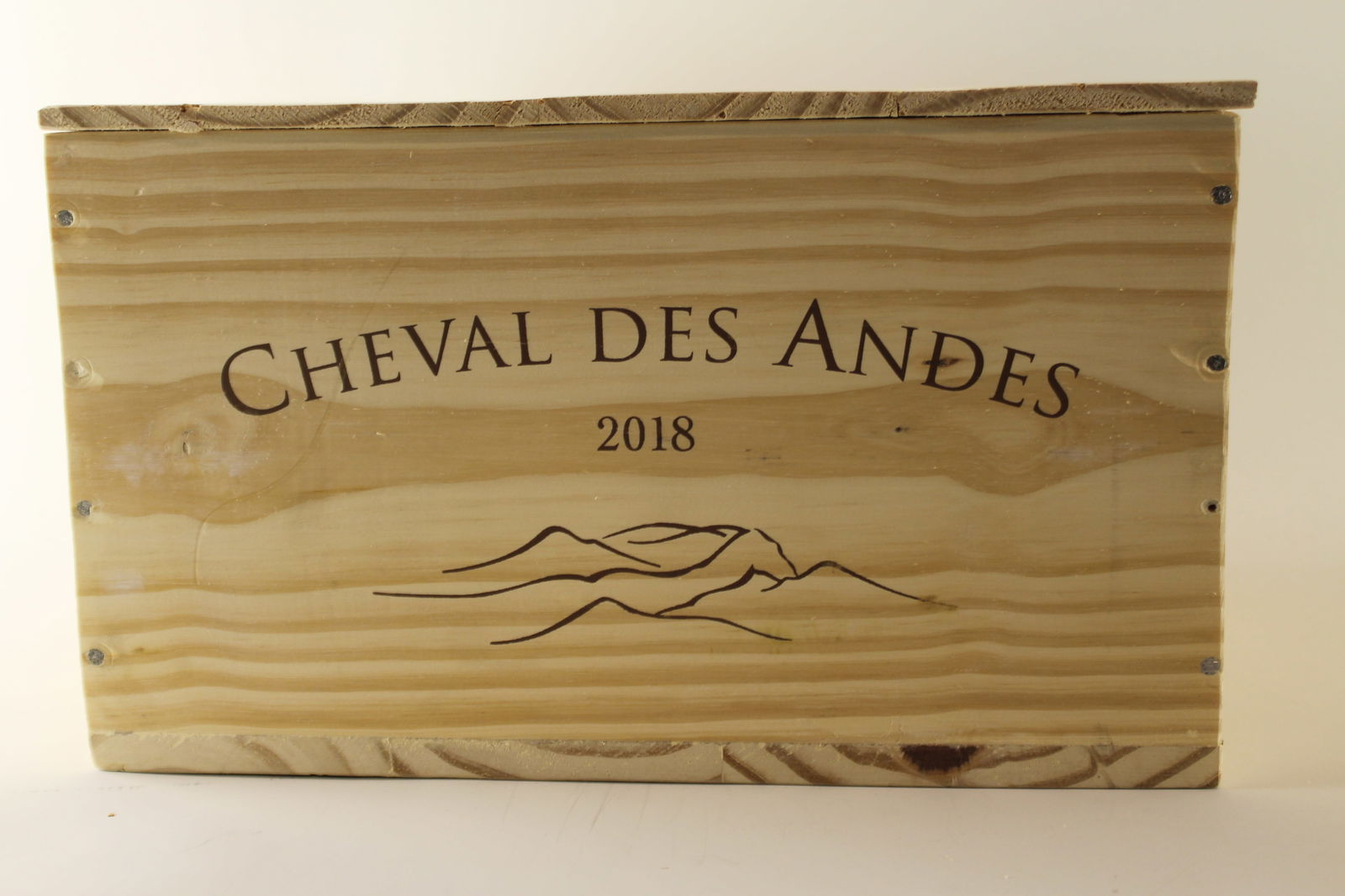 † Cheval des Andes 2018: Cheval des Andes 2018 Château Cheval Blanc and Terrazas de Los Andes, Mendoza Excellent level and appearance R 6 bottles Per lot €300 - 420 Size bottles Condition
