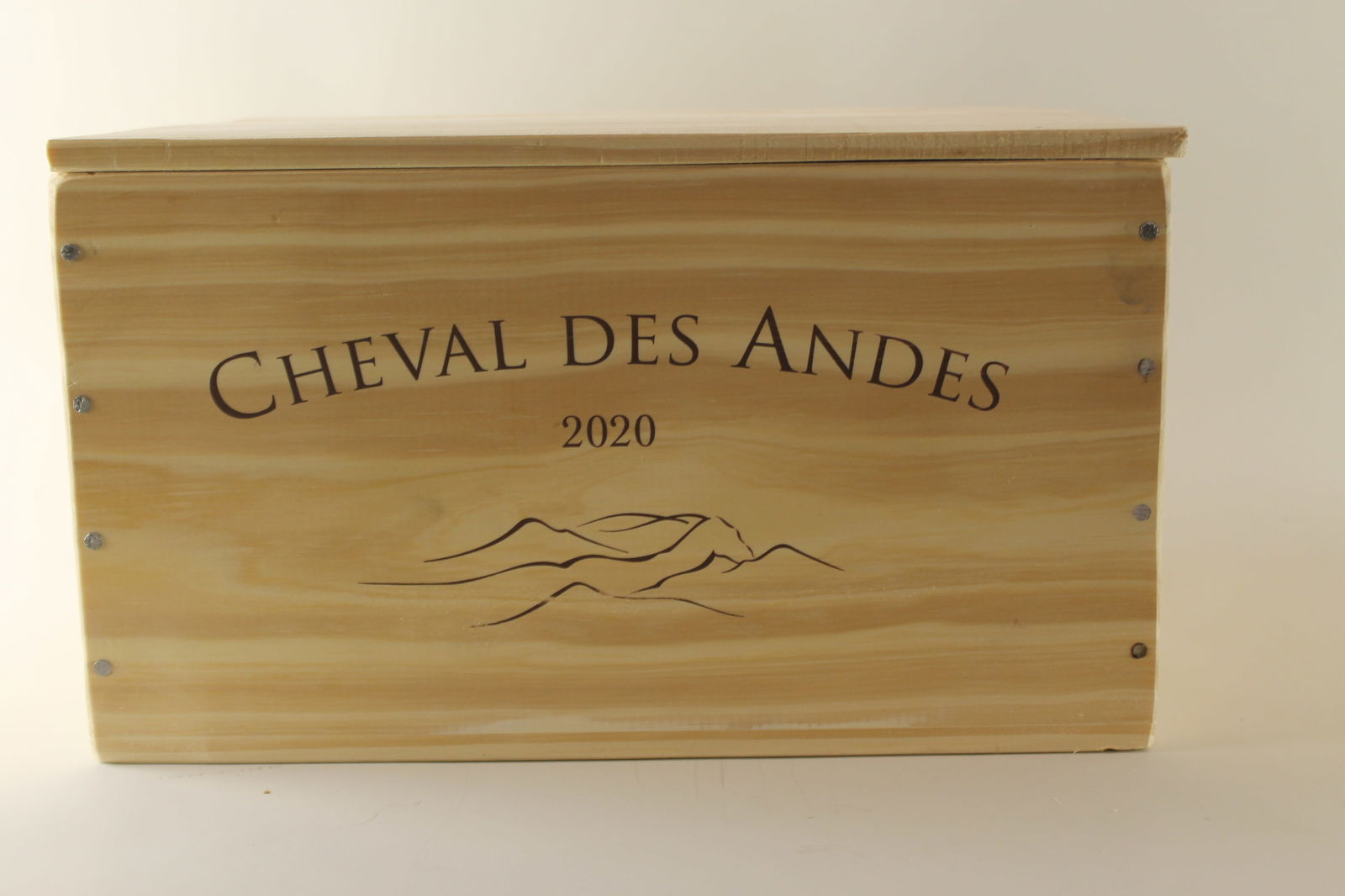 † Cheval des Andes 2020: Cheval des Andes 2020 Château Cheval Blanc and Terrazas de Los Andes, Mendoza Excellent level and appearance R 6 bottles Per lot €300 - 420 Size bottles Condition