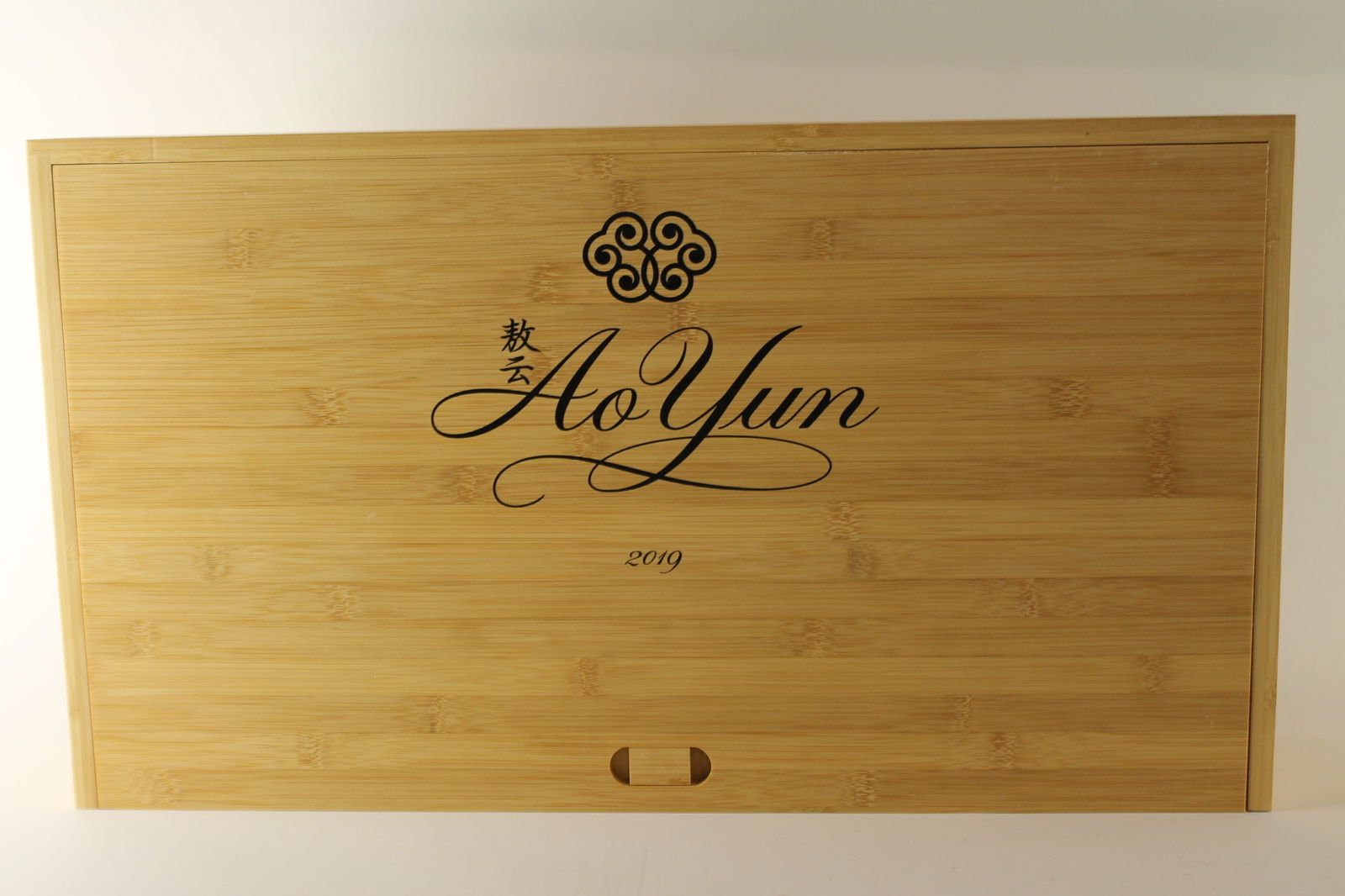 † Shangri-la 2019: Shangri-la 2019 Ao Yun, China Excellent level and appearance R 6 bottles Per lot €1000 - 1500SizebottlesConditionExcellent level and appearanceProvenance† - Please note that lots marked