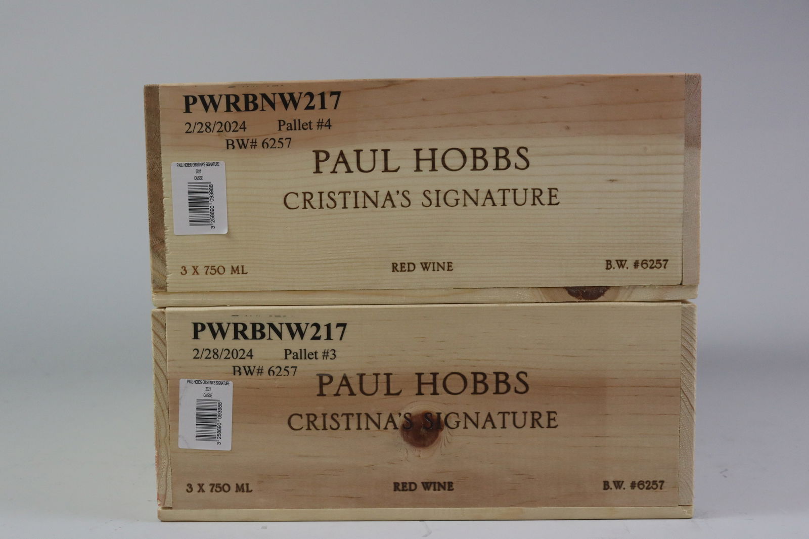 † Christina's Signature 2021: Christina's Signature 2021 Paul Hobbs Nathan Coombs Estate, Napa Valley Excellent level and appearance R 6 bottles Per lot €460 - 500SizebottlesConditionExcellent level and