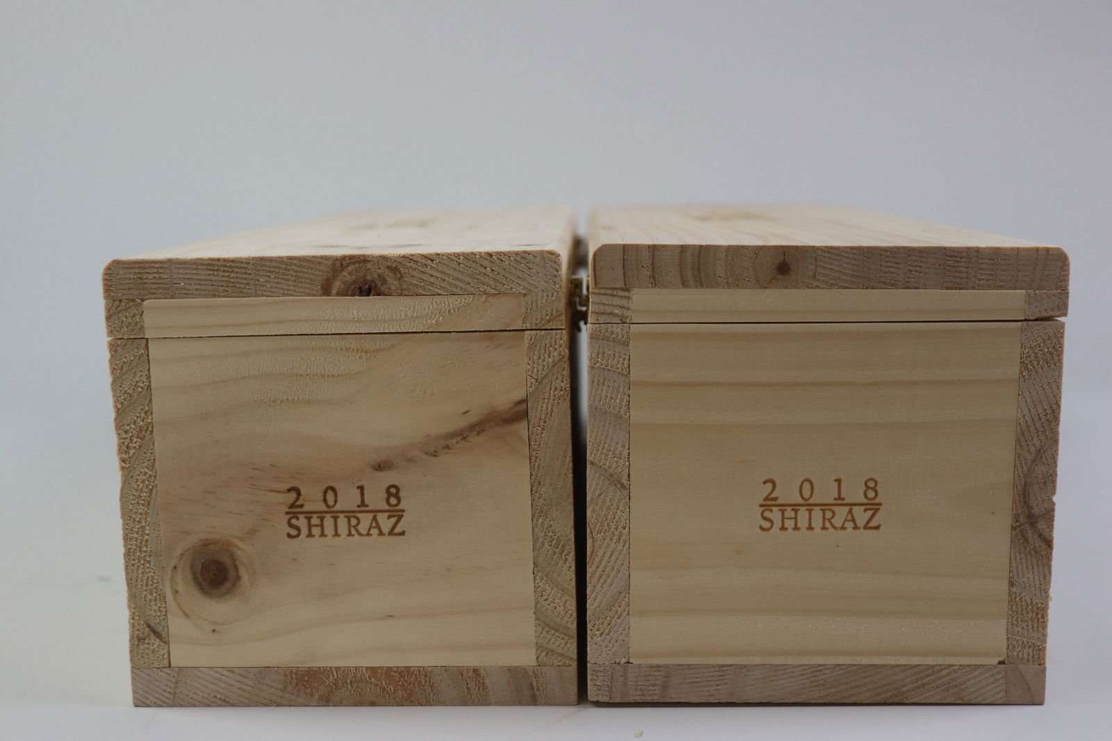 † Shiraz 'Armagh' 2018: Shiraz 'Armagh' 2018 Jim Barry, Barossa Valley Excellent level and appearance R 2 magnums - 1.5ltr Per lot €340 - 440Sizemagnums - 1.5ltrConditionExcellent level and appearanceProvenance†