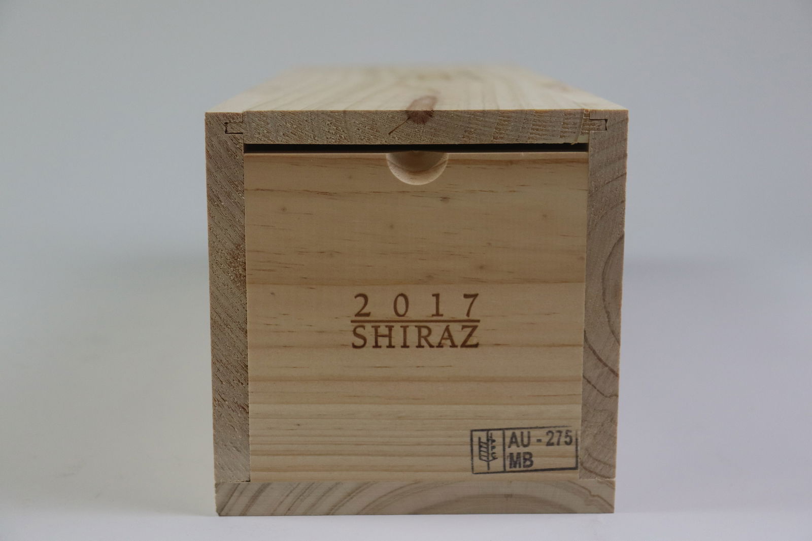 † Shiraz 'Armagh' 2017: Shiraz 'Armagh' 2017 Jim Barry, Barossa Valley Excellent level and appearance R 1 magnum - 1.5ltr Per lot €200 - 300 Size magnum - 1.5ltr Condition Excellent level and
