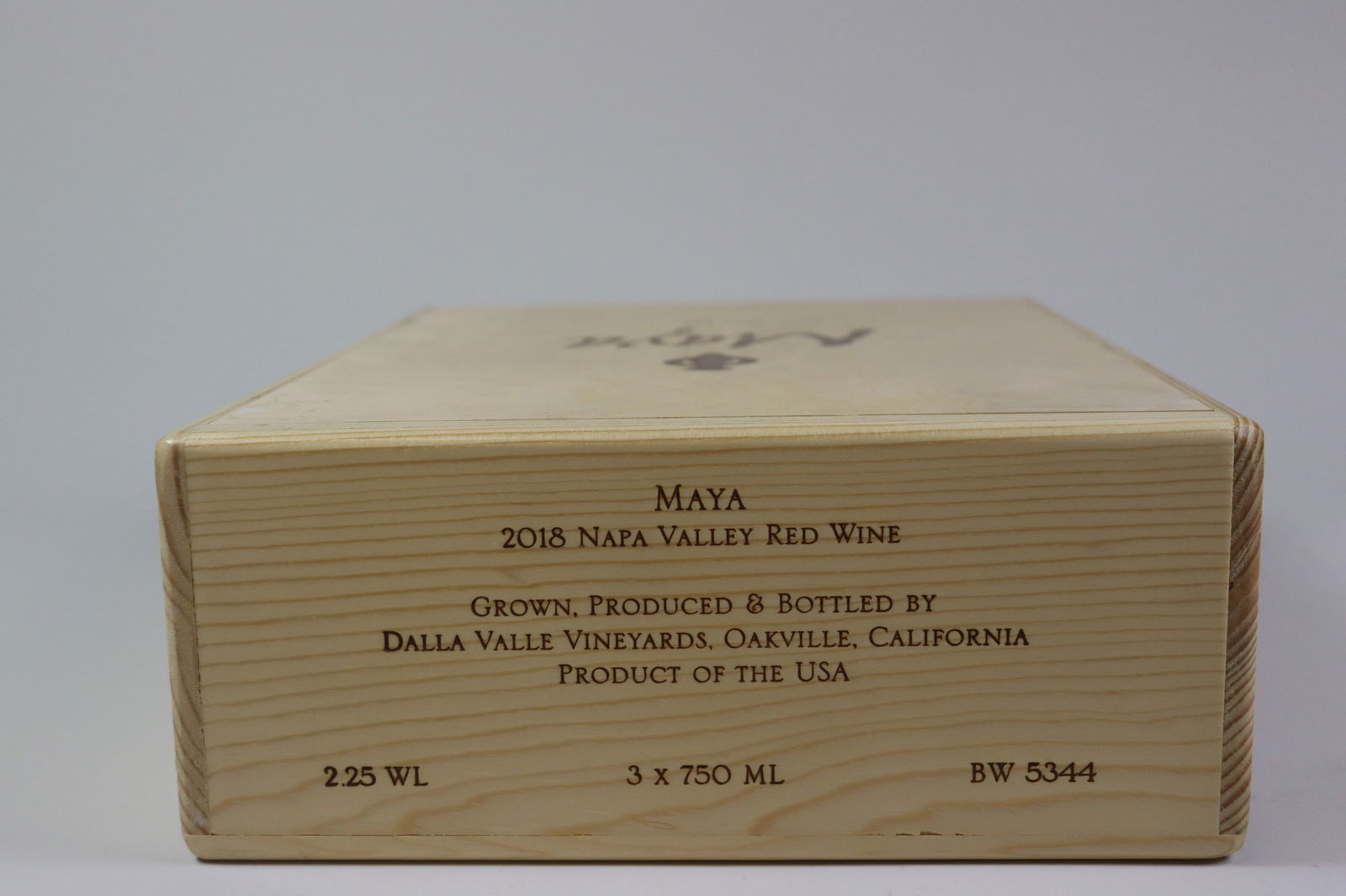 † Maya 2018: Maya 2018 Dalle Valle Vineyards, Napa Valley Excellent level and appearance R 3 bottles Per lot €600 - 800 Size bottles Condition Excellent level and appearance