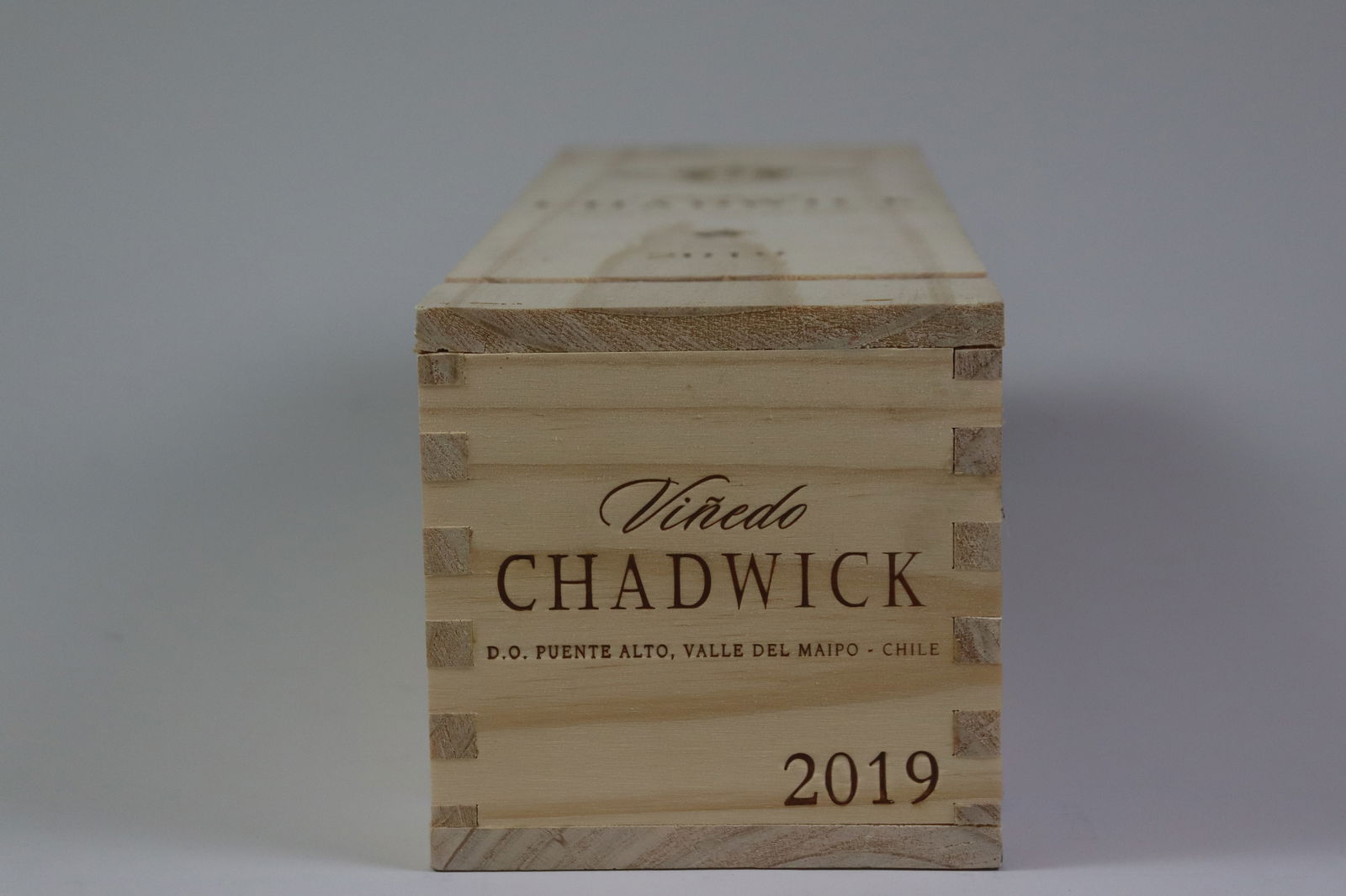 † Viñedo Chadwick 2019: Viñedo Chadwick 2019 Viñedos Familia Chadwick, Maipo Valley Excellent level and appearance R 1 magnum - 1.5ltr Per lot €220 - 320Sizemagnum - 1.5ltrConditionExcellent level and