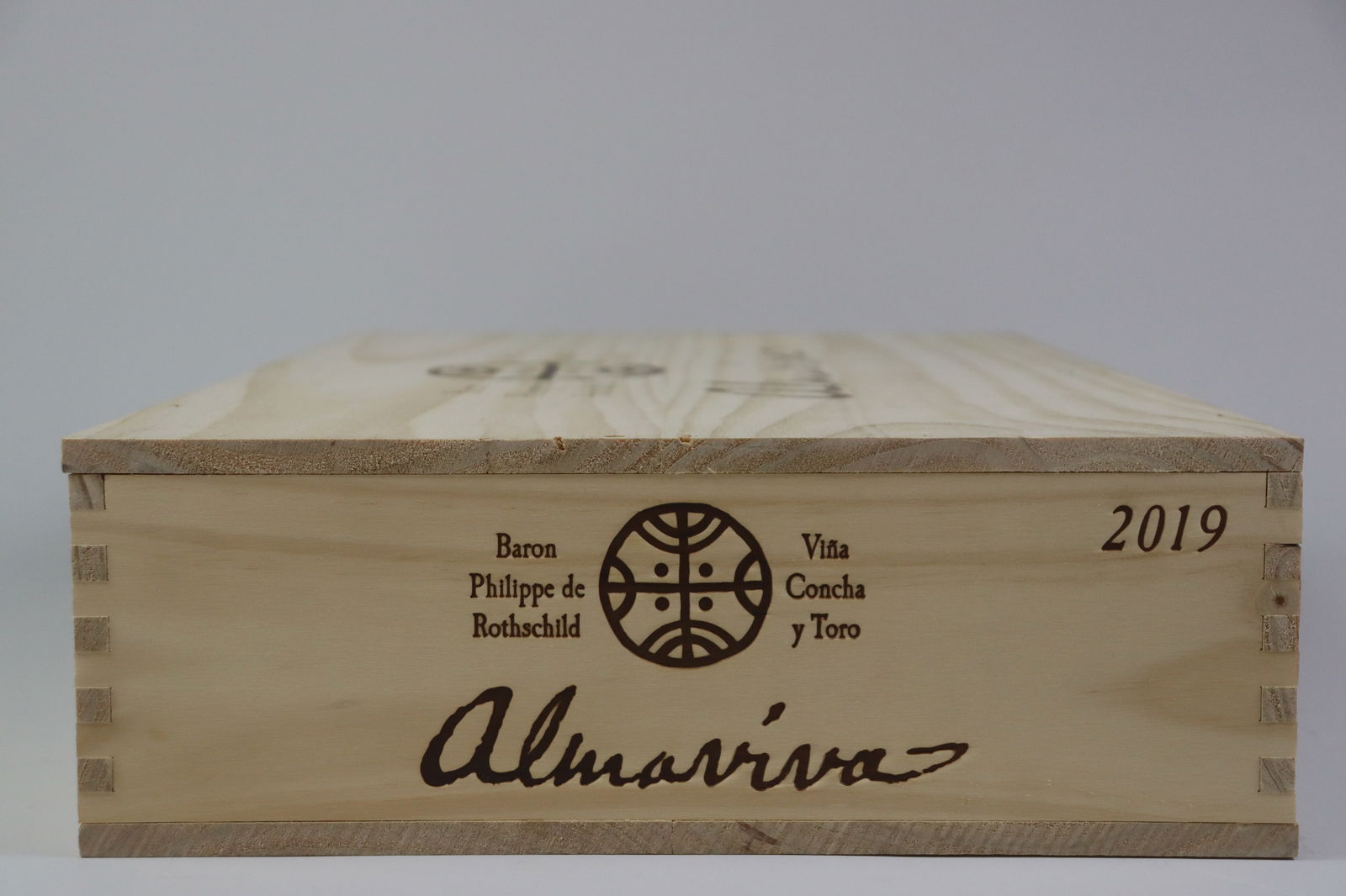 † Almaviva 2019: Almaviva 2019 Viña Almaviva, Puente Alto Excellent level and appearance R 6 bottles Per lot €380 - 480SizebottlesConditionExcellent level and appearanceProvenance† - Please note that