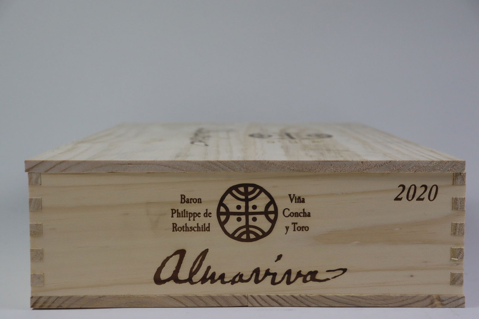 † Almaviva 2020: Almaviva 2020 Viña Almaviva, Puente Alto Excellent level and appearance R 6 bottles Per lot €380 - 480SizebottlesConditionExcellent level and appearanceProvenance† - Please note that