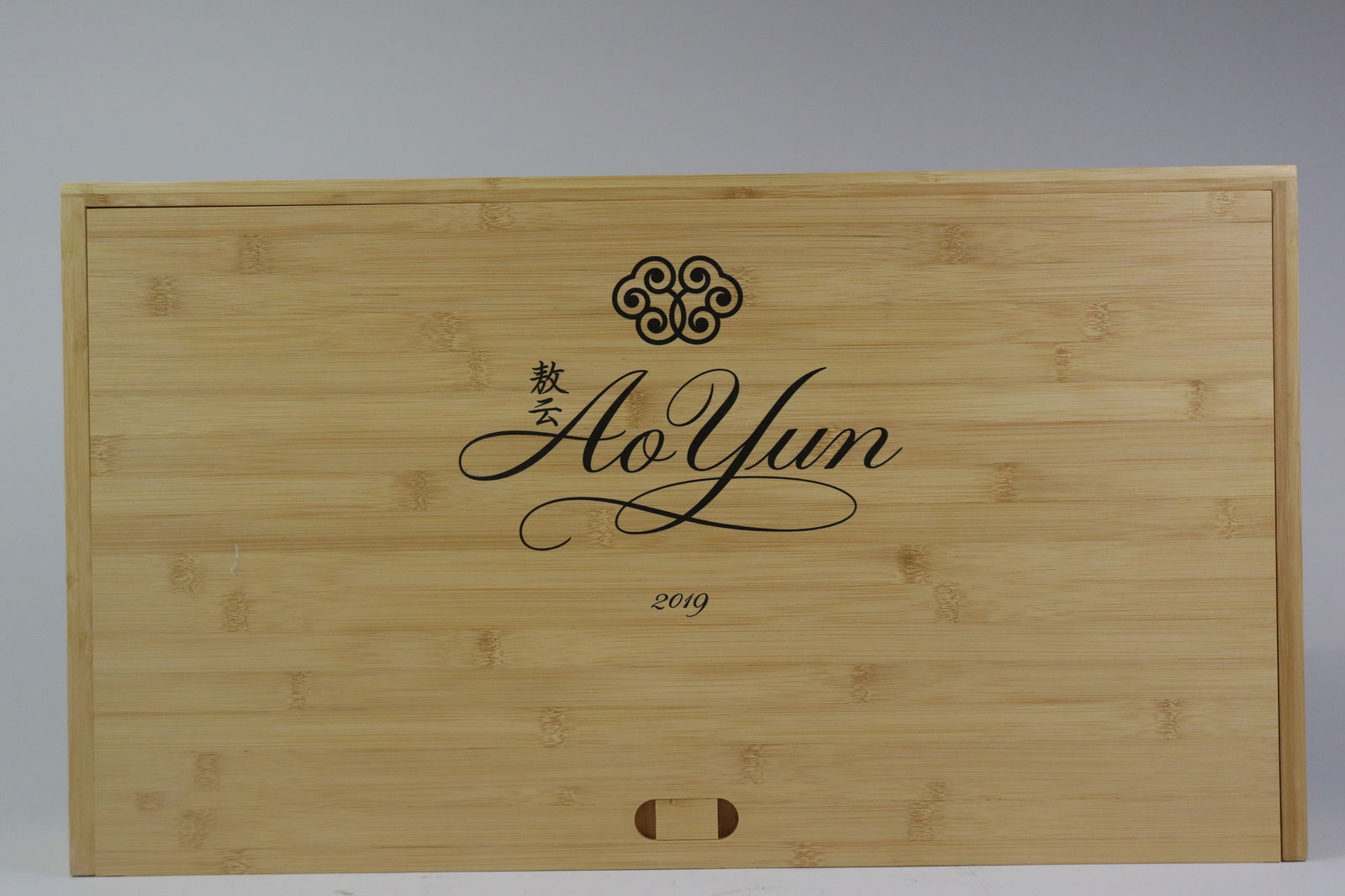 † Ao Yun 2019: Ao Yun 2019 Shangri-La, Yunnan Excellent level and appearance R 6 bottles Per lot €550 - 750SizebottlesConditionExcellent level and appearanceProvenance† - Please note that lots marked