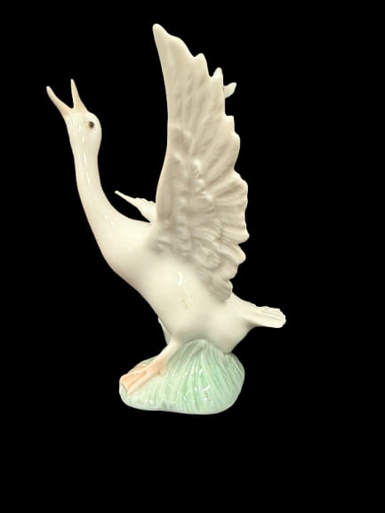 Lladro Duck Running No.1263 Figurine: An authentic Lladro figurine Duck Running No.1263 from the renowned Spanish porcelain manufacturer known for exquisite detail and artistry. Lladro figurines hold strong value in the secondary market.
