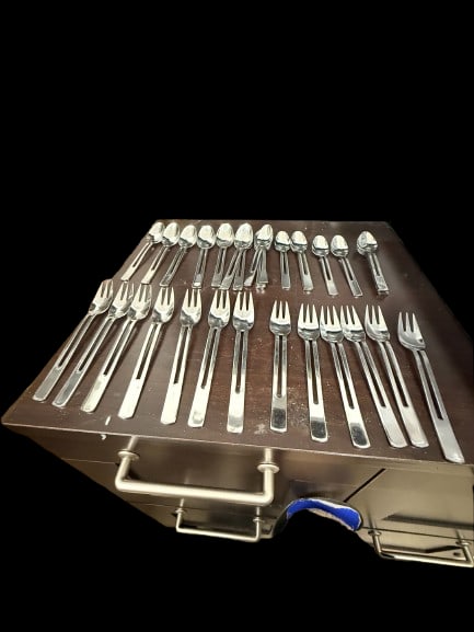 Northland Colormates Stainless Steel Utensils Set of 12: A complete 12-piece stainless steel utensil set by Northland Colormates weighing 2 pounds. A practical and attractive kitchen set in excellent condition.