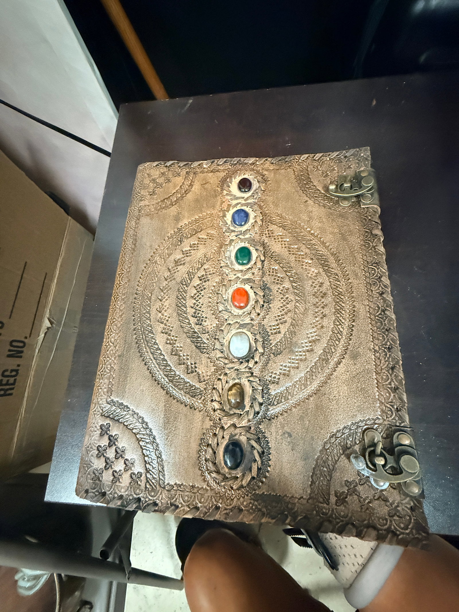 Handmade Leather Journal Seven Stone Blank Sketchbook Large Notebook Diary: This is a substantial, handcrafted leather journal featuring an elaborate "Seven Stone" design. The cover is constructed from thick, genuine leather, hand-tooled with intricate Celtic or Bohemian-insp