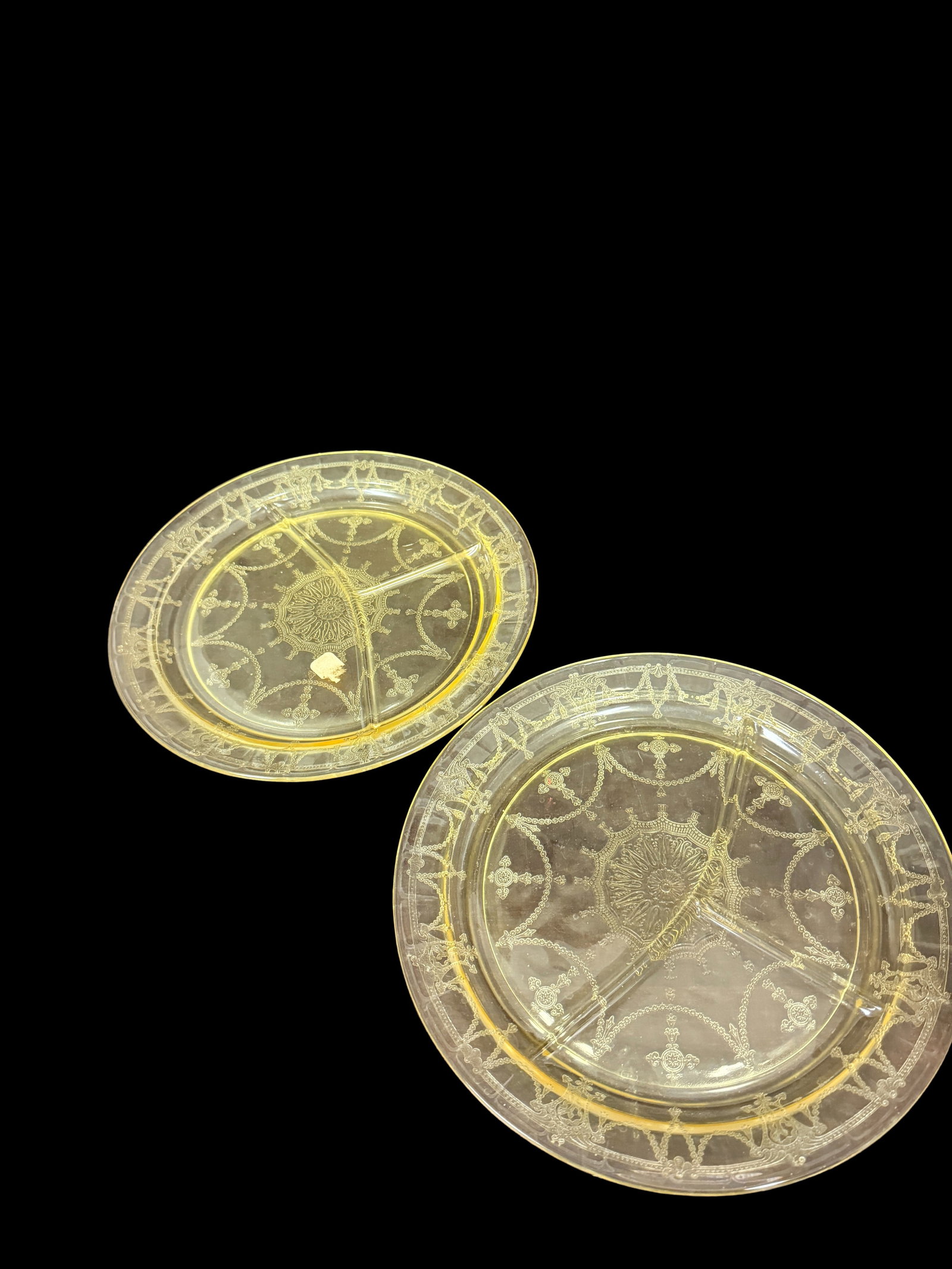 Set of 2 Cameo Pattern Depression Glass Yellow Plates 10-Inch (1 of 2)