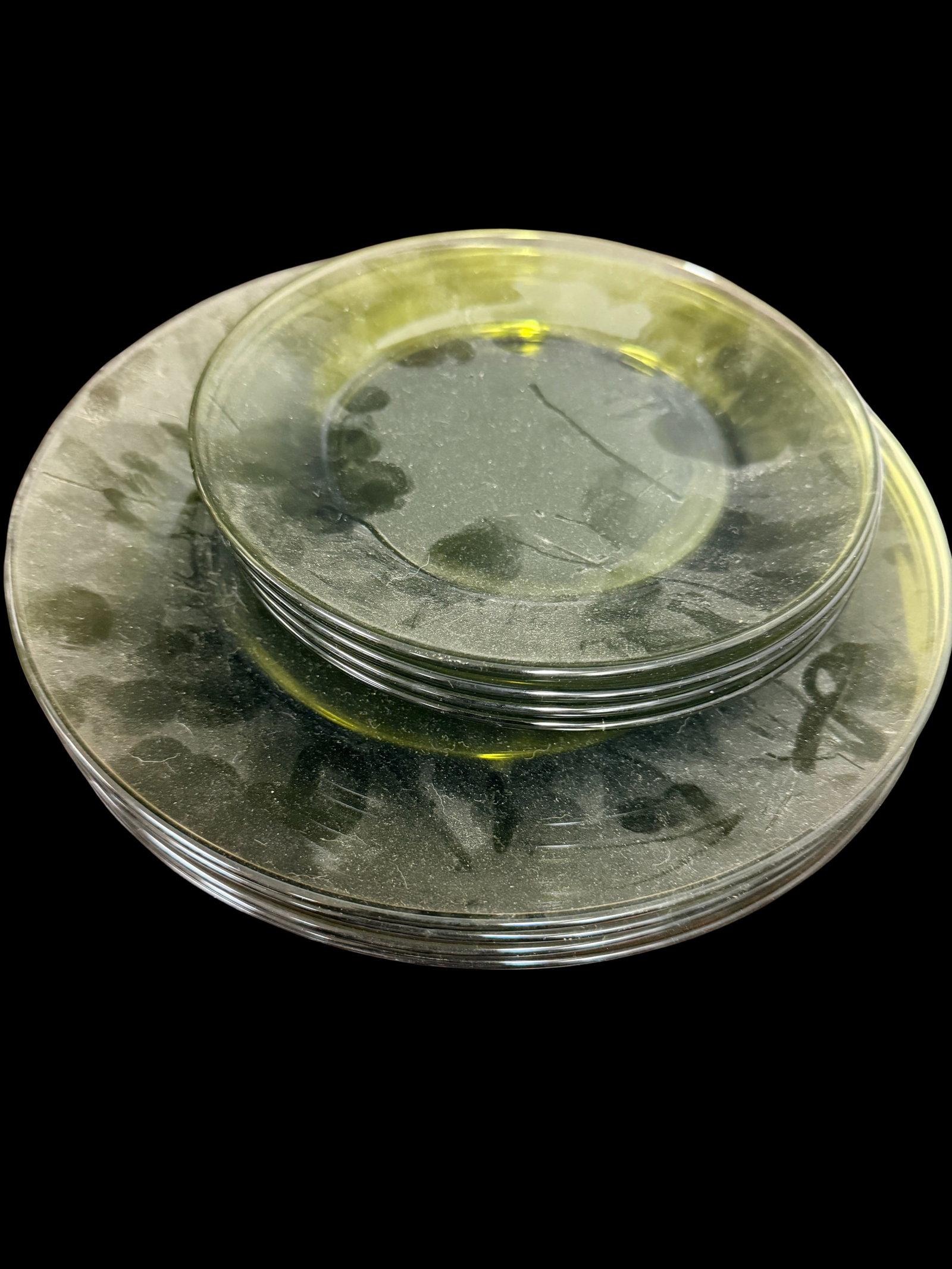 1960’s Vintage Colony Glass Co Whitehall Olive Green Plates - 4 Small / 4 Large: his is a beautiful 8-piece collection of "Whitehall" pattern glassware in a classic Mid-Century Olive Green (often referred to as Avocado). Produced by the Colony Glass Company (and later by Indiana G