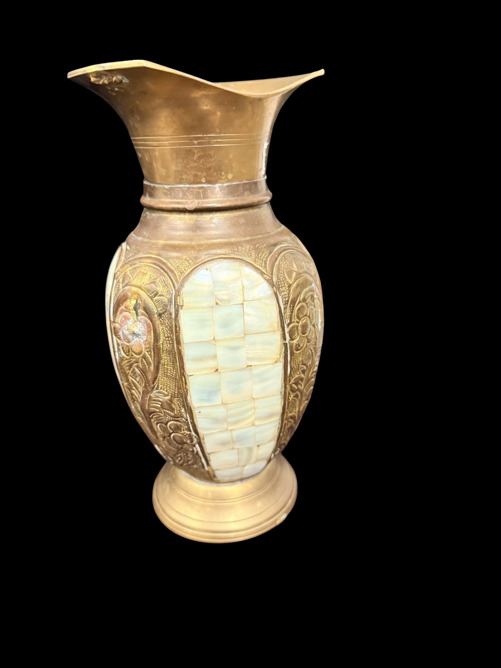 Woven Grass or Rattan Vase and Bowl Set: A set of woven grass or rattan decorative pieces including a tall vase and a bowl, with natural organic texture. Natural fiber decorative pieces are sought for their earthy aesthetic.