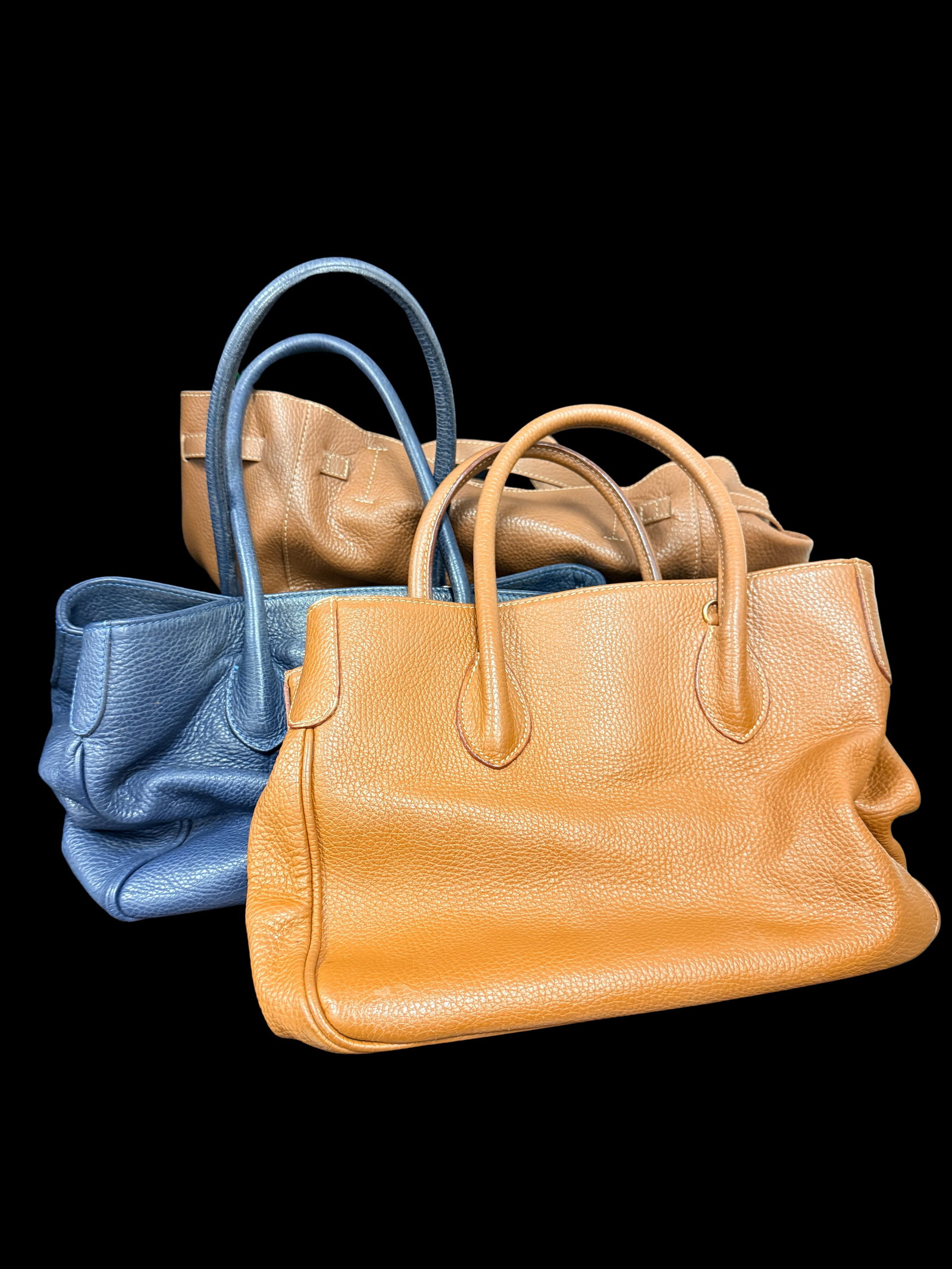 Collection of Woven Straw and Rattan Handbags: A collection of woven leather and rattan handbags in natural tones, a classic summer accessory. Vintage woven handbags are fashionable collectibles with broad appeal.