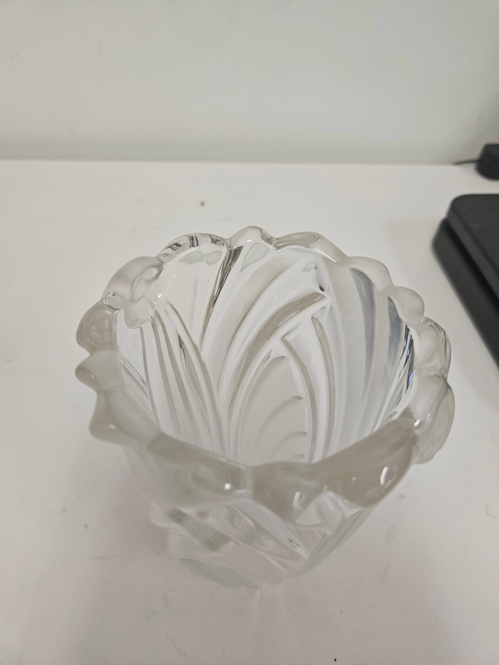 Art Glass Vase with Leaf Pattern - 3