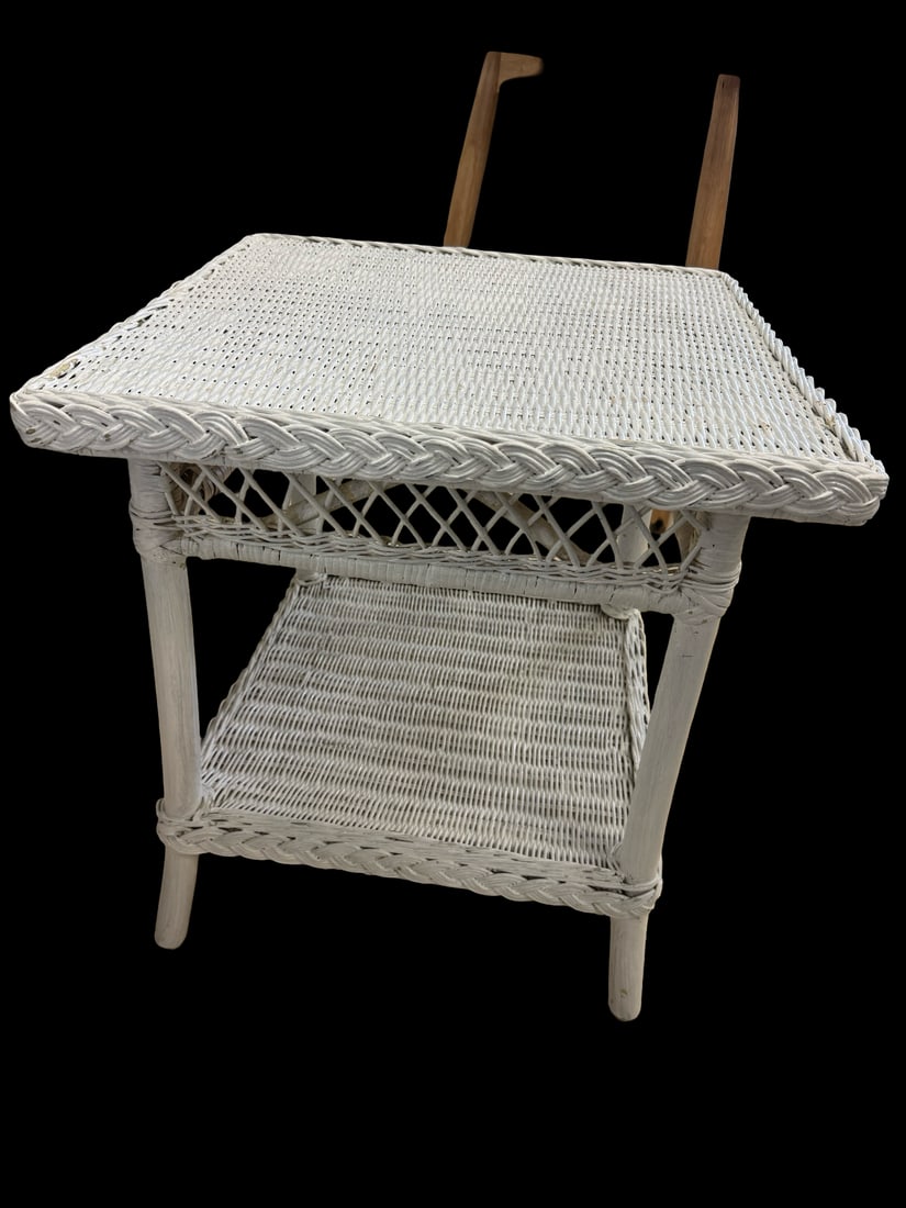 Vintage White Woven Wicker Table: This vintage square side table is crafted from woven wicker and finished in a classic white paint. It features a decorative braided edge along the tabletop and a functional lower shelf for additional