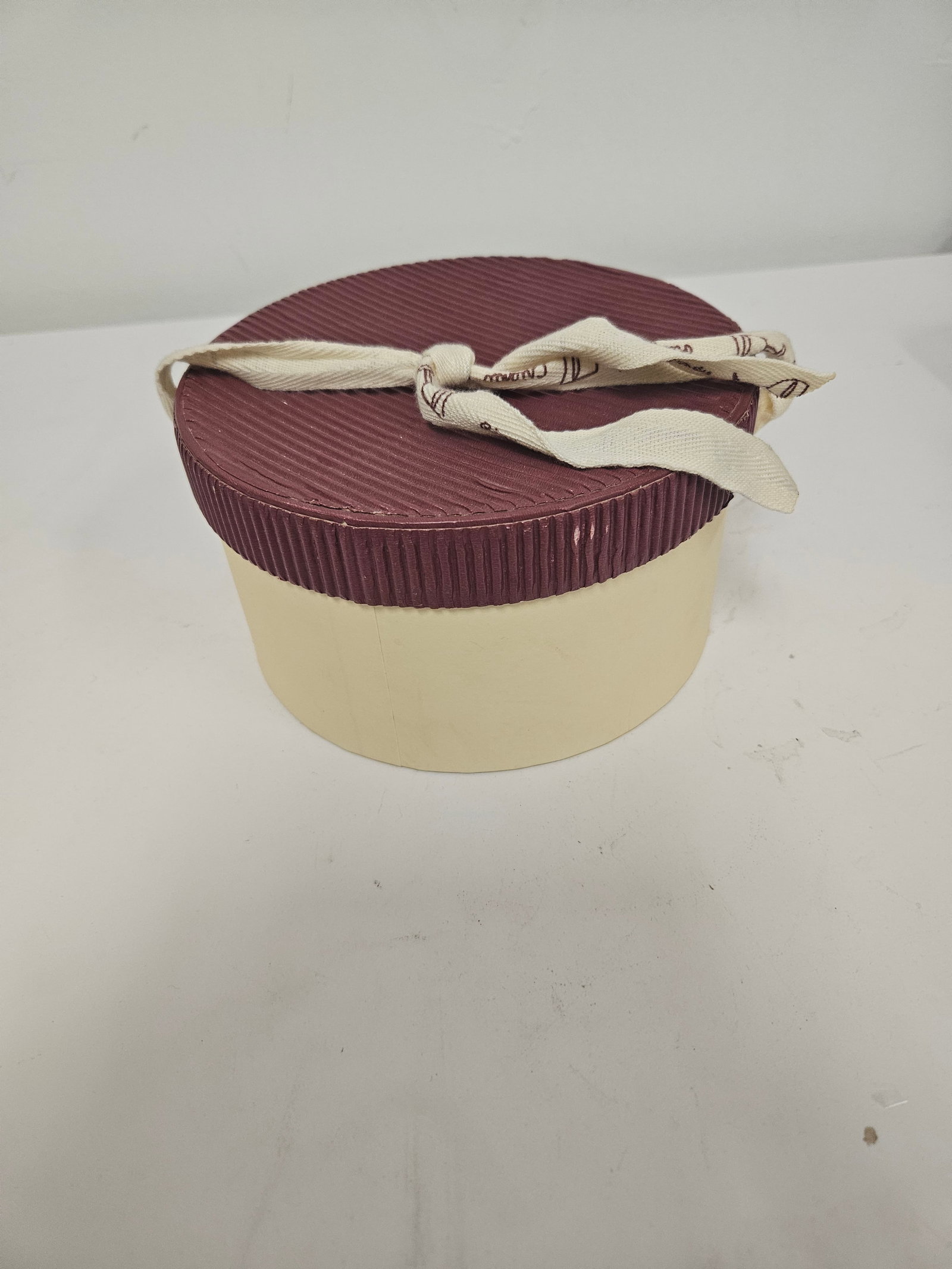 Set of 6 Wine-Themed Ceramic Plates: This set of six ceramic appetizer plates features charming illustrations of various wine glasses labeled with their corresponding varietals. The varietals depicted include Burgundy, Porto, Chianti,