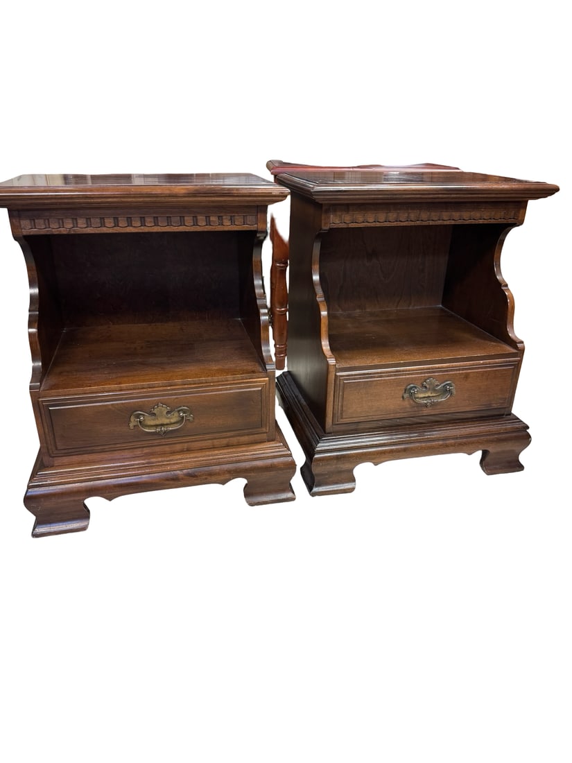 Pair of Vintage Ethan Allen Nightstands (1 of 9)