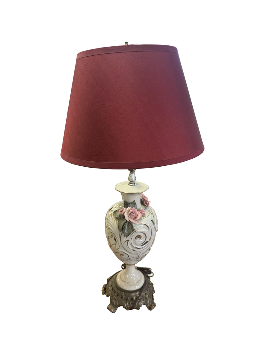 Vintage Capodimonte Style Floral Lamp: This vintage table lamp features a white ceramic urn-style body adorned with relief-molded scrolls and gold-tone accents. The piece is further decorated with applied hand-painted porcelain roses and g