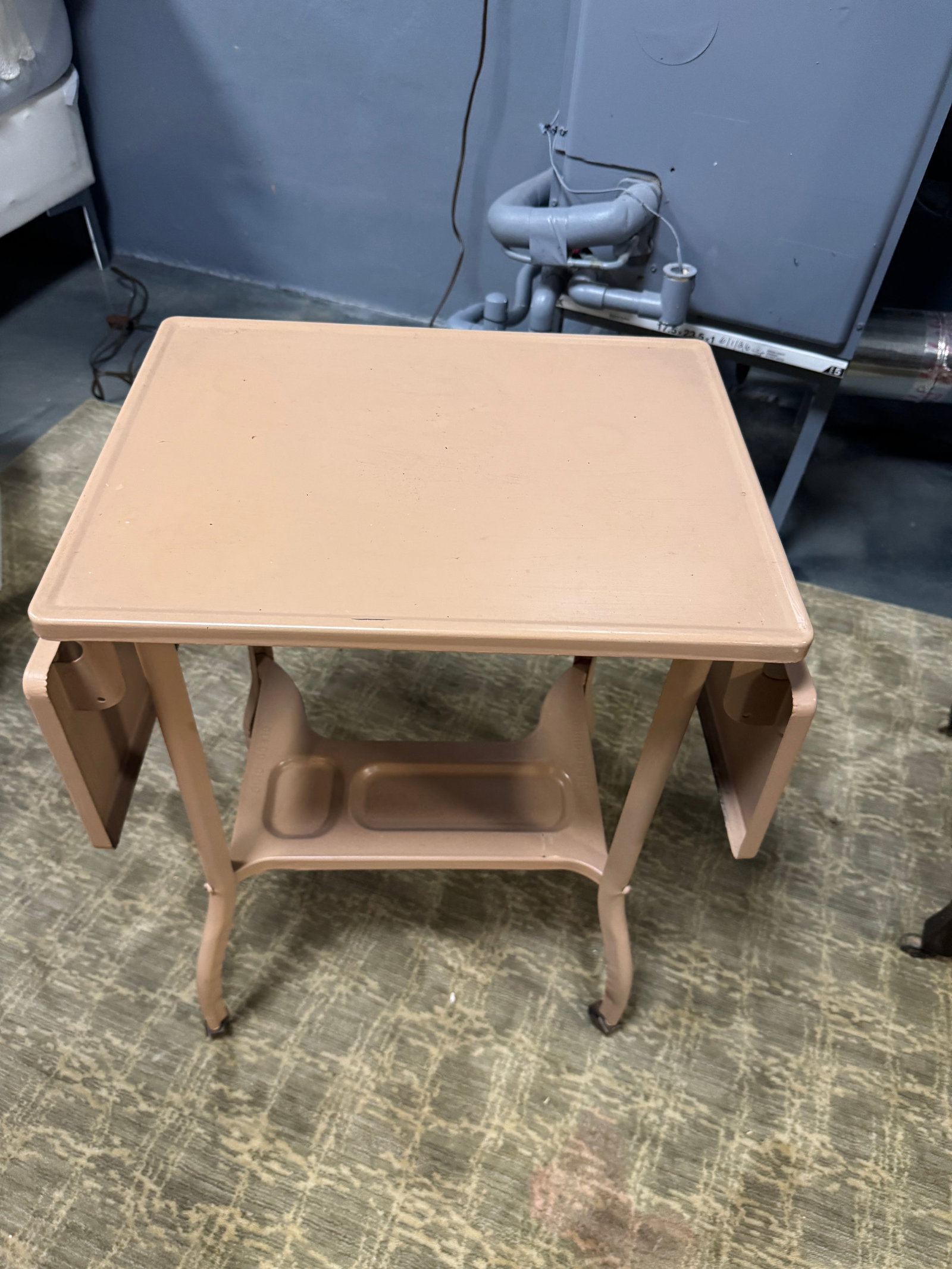 Vintage Toledo Guild Metal Drop-Leaf Typ (1 of 5)