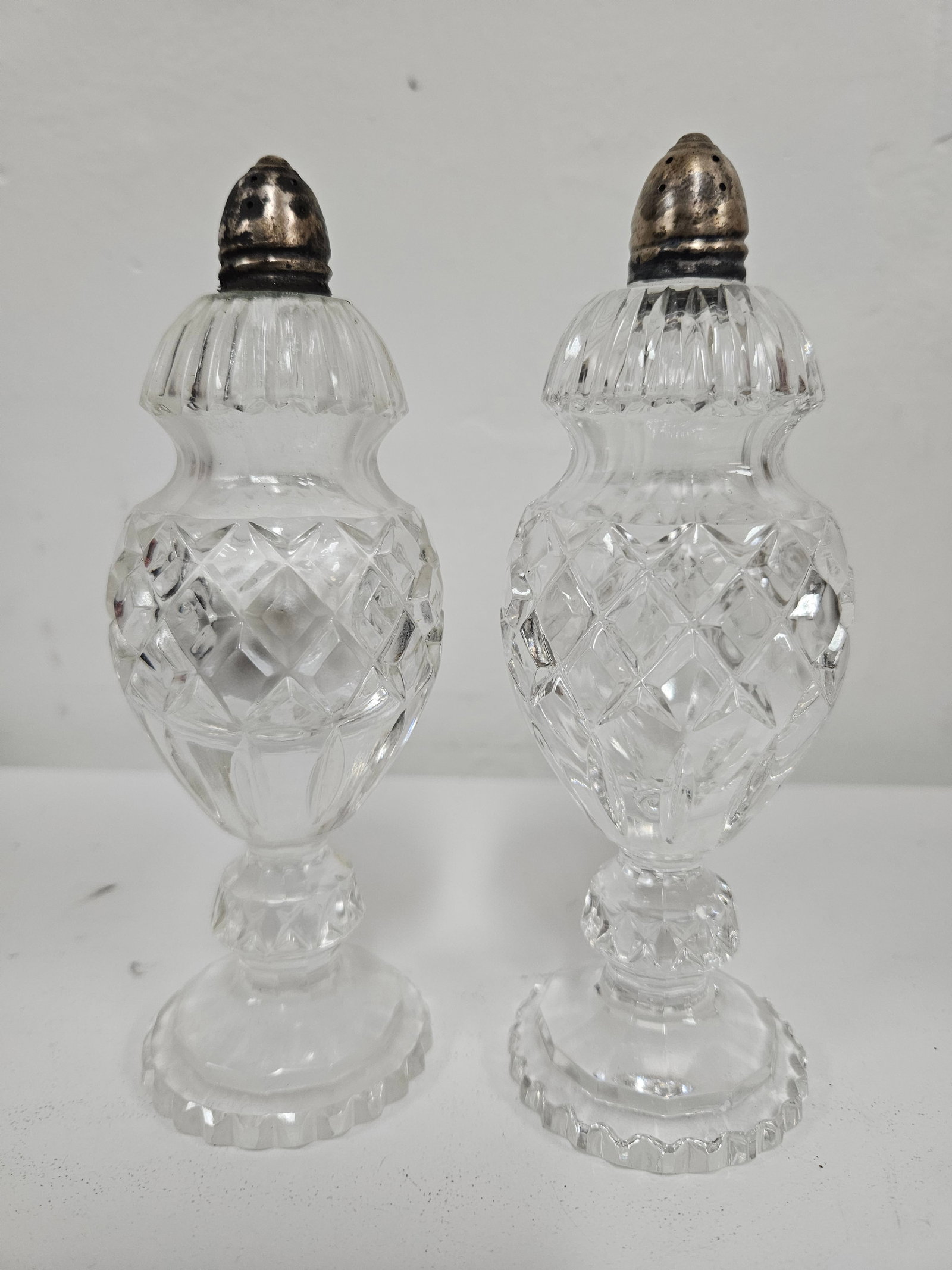 Pair of Vintage Cut Crystal Shakers (1 of 6)