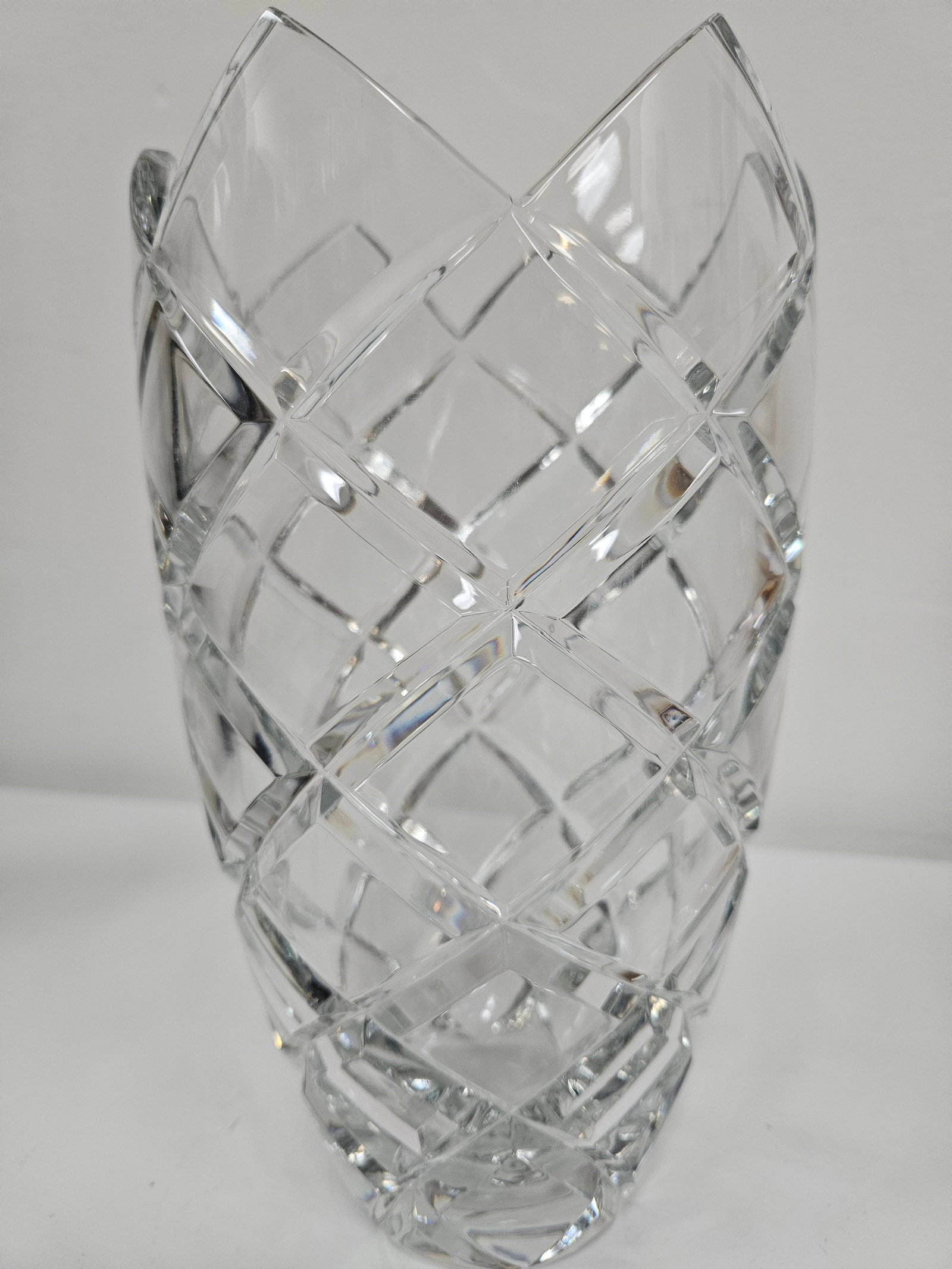 Crystal Vase with Diamond Cut Pattern - 3