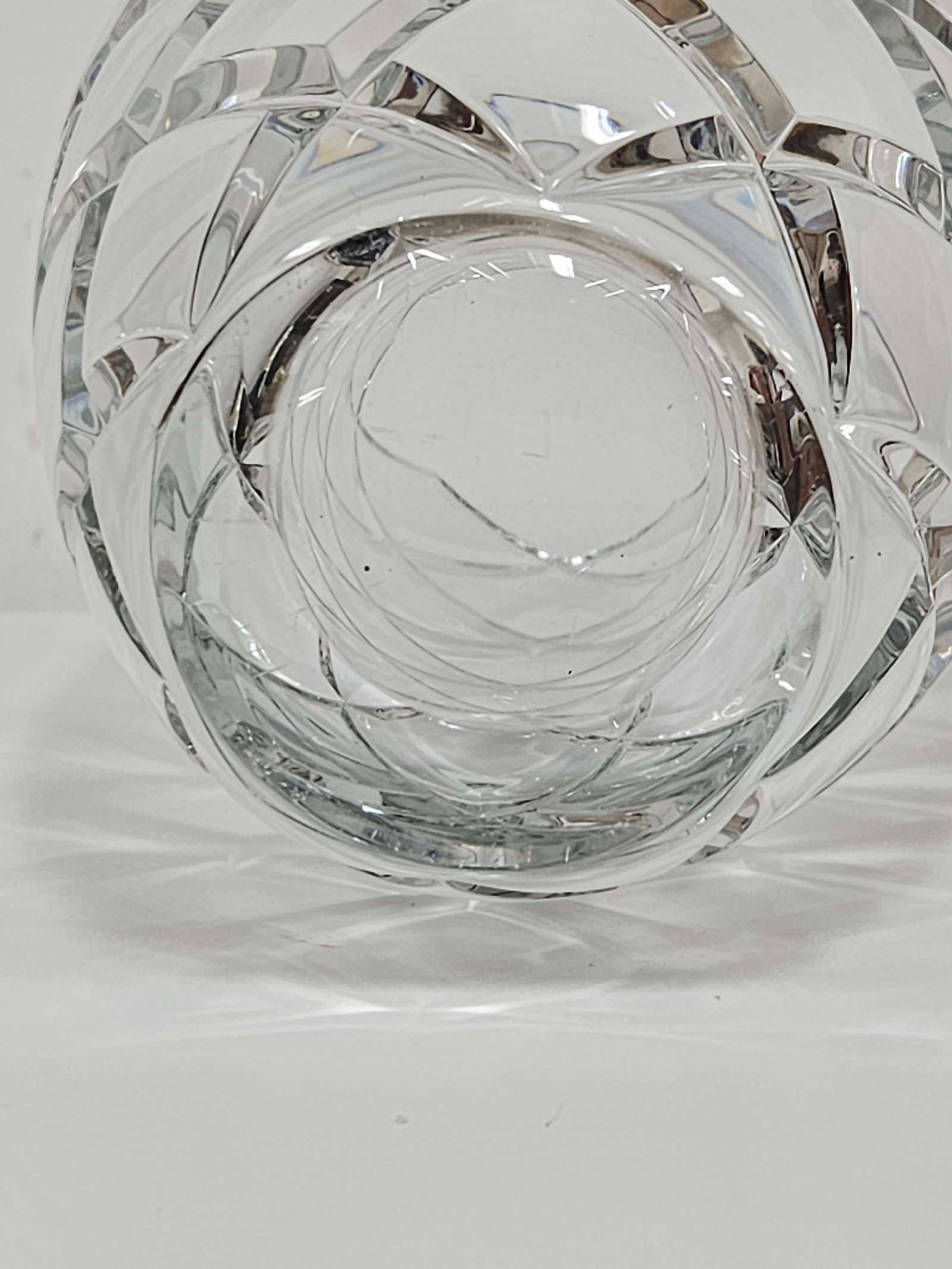 Crystal Vase with Diamond Cut Pattern - 4