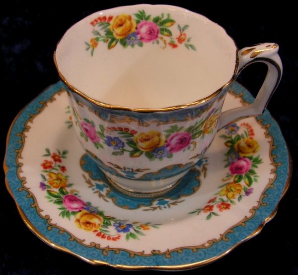 Crown Straffordshire Tea Cup Set Bone China England: Crown Straffordshire Tea Cup Set Bone China England.
