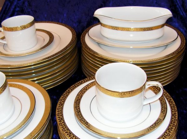 Gold Buffet Royal Gallery Porcelain China Set 90 : 90 pc. set. Gold Buffet Royal Gallery Porcelain China Set with Gold Band. 12 cups, 18 dessert plates, 12 saucers, 19 dinner plates, 18 salad plates, 10 soup bowls, 1 gravy plate and bowl.