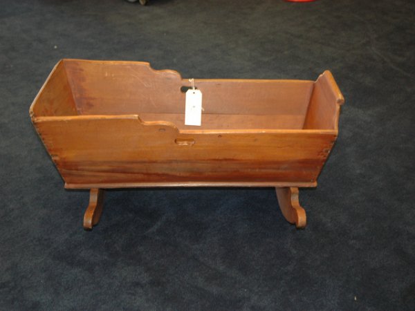 Antique Hand Carved Wood Cradle 1800s: Antique Hand Carved Cradle, hand carved from one tree.