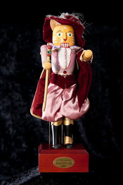 Limited Edition "Puss 'n' Boots" 1999 windup music: Limited Edition "Puss 'n' Boots" 1999 windup music doll by the San Francisco music box & gift Co. 1171 of 10,000 PCS made in China