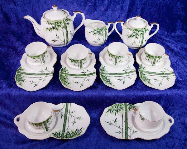 Kutani China Set Made In Japan 15 piece Set: 15 piece Kutani china set hand painted in Japan