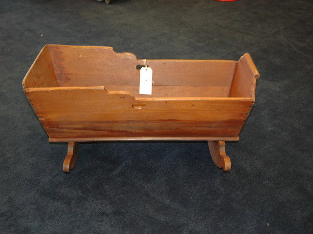 Antique Hand Carved Wood Cradle 1800s: Antique Hand Carved Cradle, hand carved from one tree.