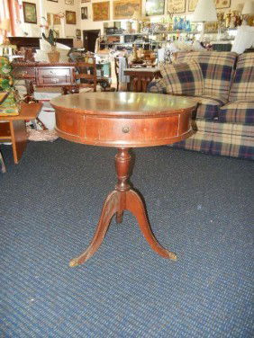 Discover Mahogany Duncan Phyfe Lamp Table: Beautiful Duncan Phyfe Lamp Table with Three Pedestals