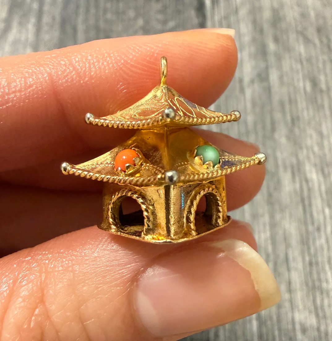 Vintage 18K Gold Pagoda Charm: Metal: 18K Yellow Gold (acid tested)Weight: 7.2 gramsMeasurements: 0.75 inches long by 0.75 inches wide