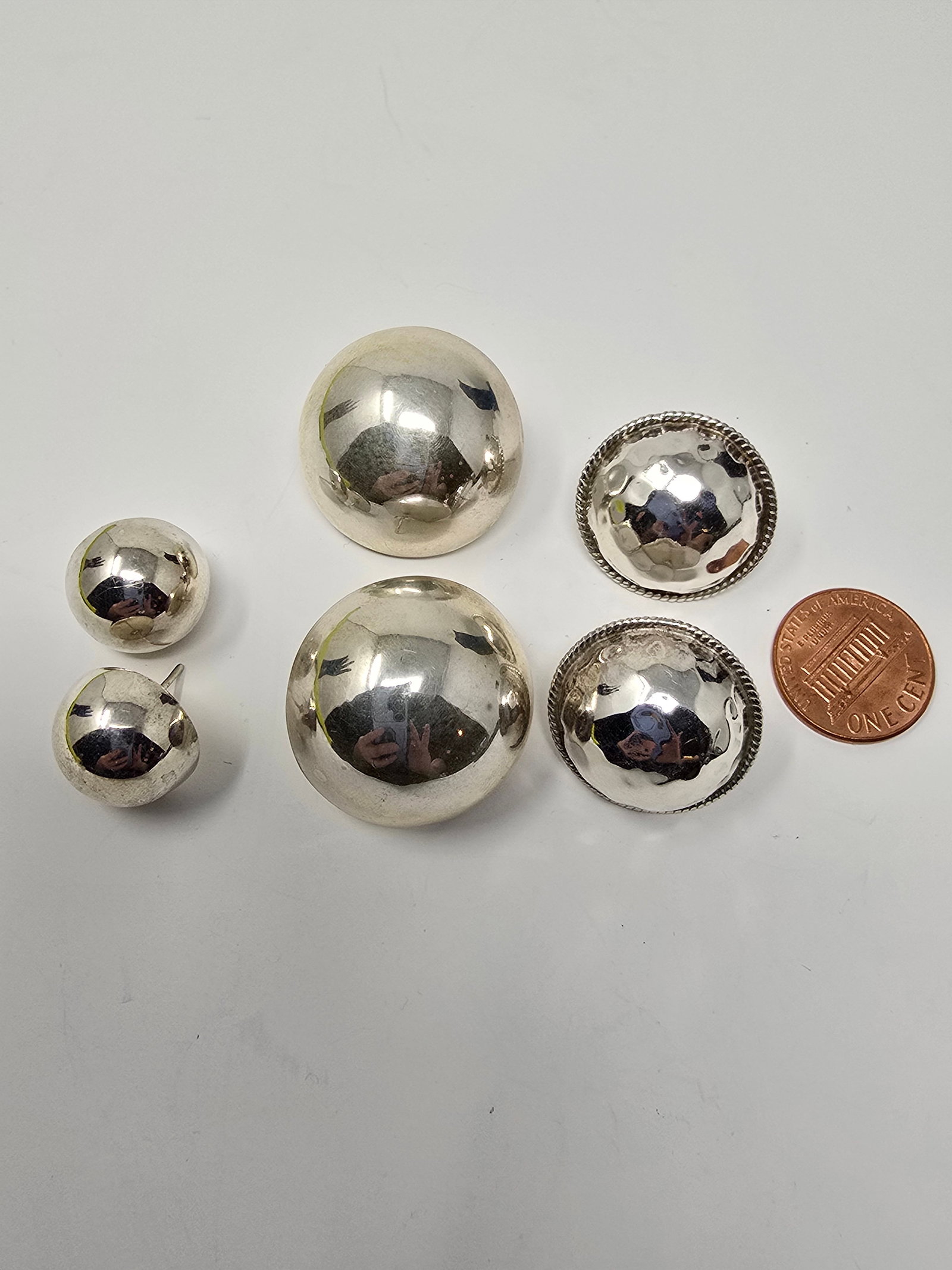 3 Pairs 925 Sterling Silver Stud Earrings: 3 Pairs Dome Style 925 Sterling Silver Stud Earrings 22.07g