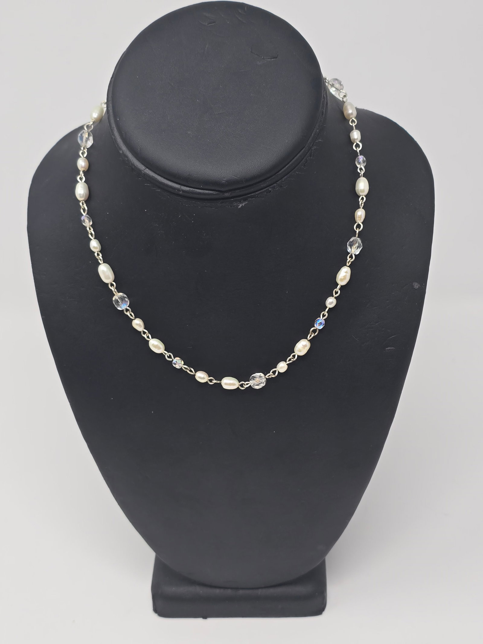 Lot of (3) Beautiful Pearl and Beaded Necklaces - 3