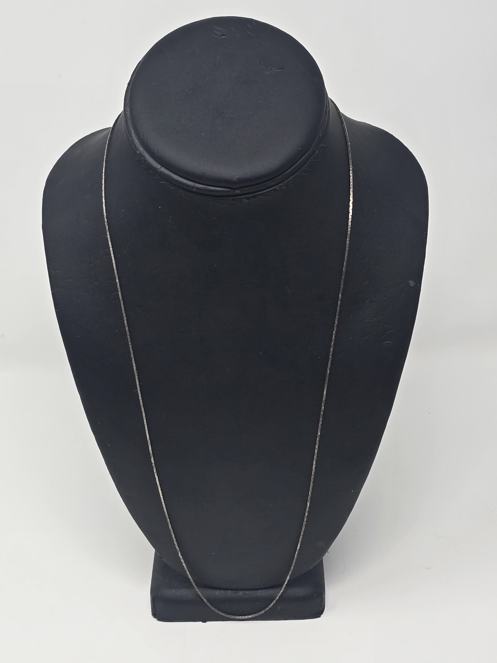 Lot of (3) Beautiful Pearl, Crystal Beaded and Silver Necklaces - 4