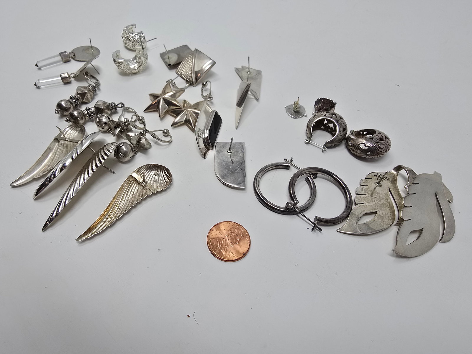 Mixed Lot of (14) Pairs of Very Unique Earrings - 4