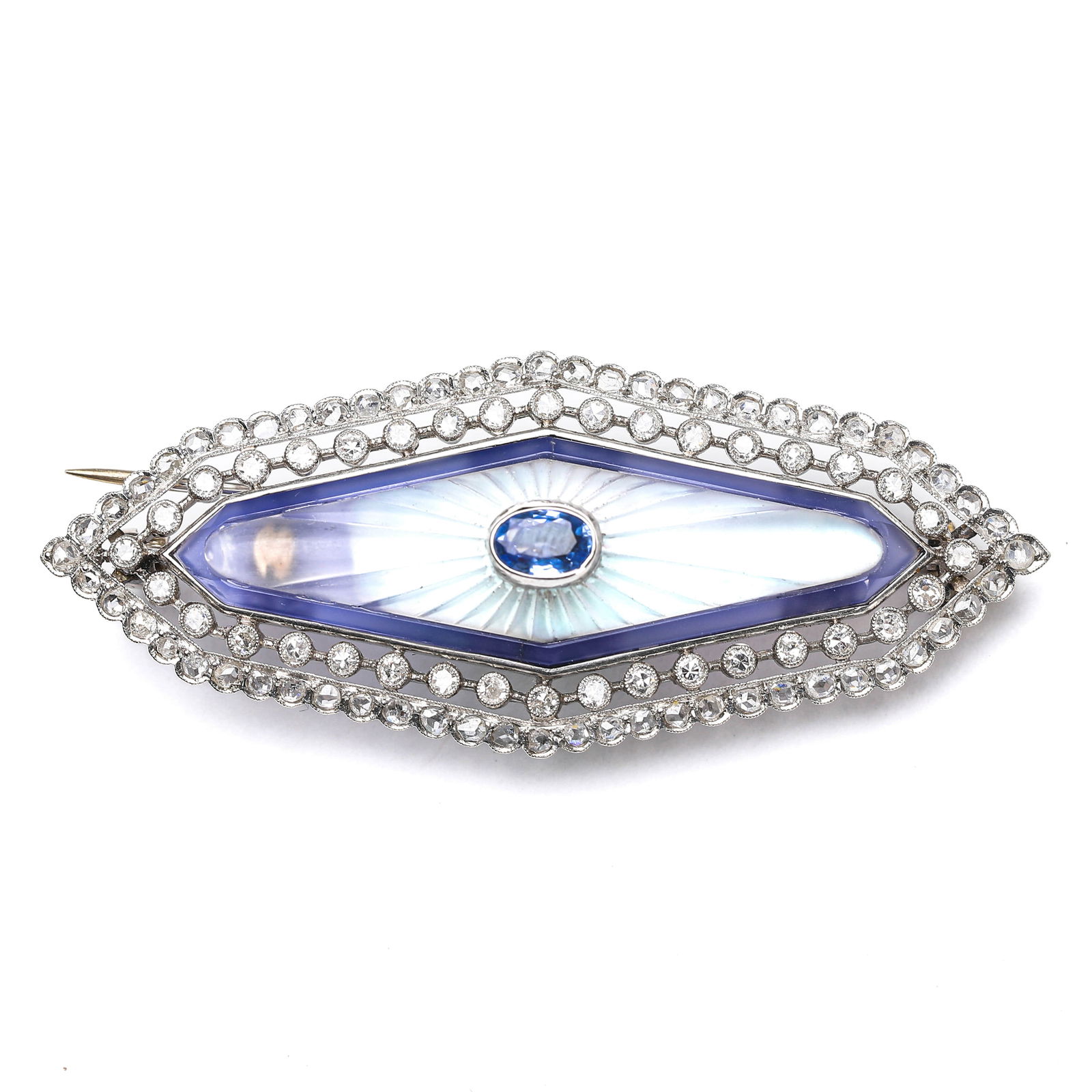 EDWARDIAN BRITISH PLATINUM DIAMOND BROOCH, 1901-1910. (1 of 3)