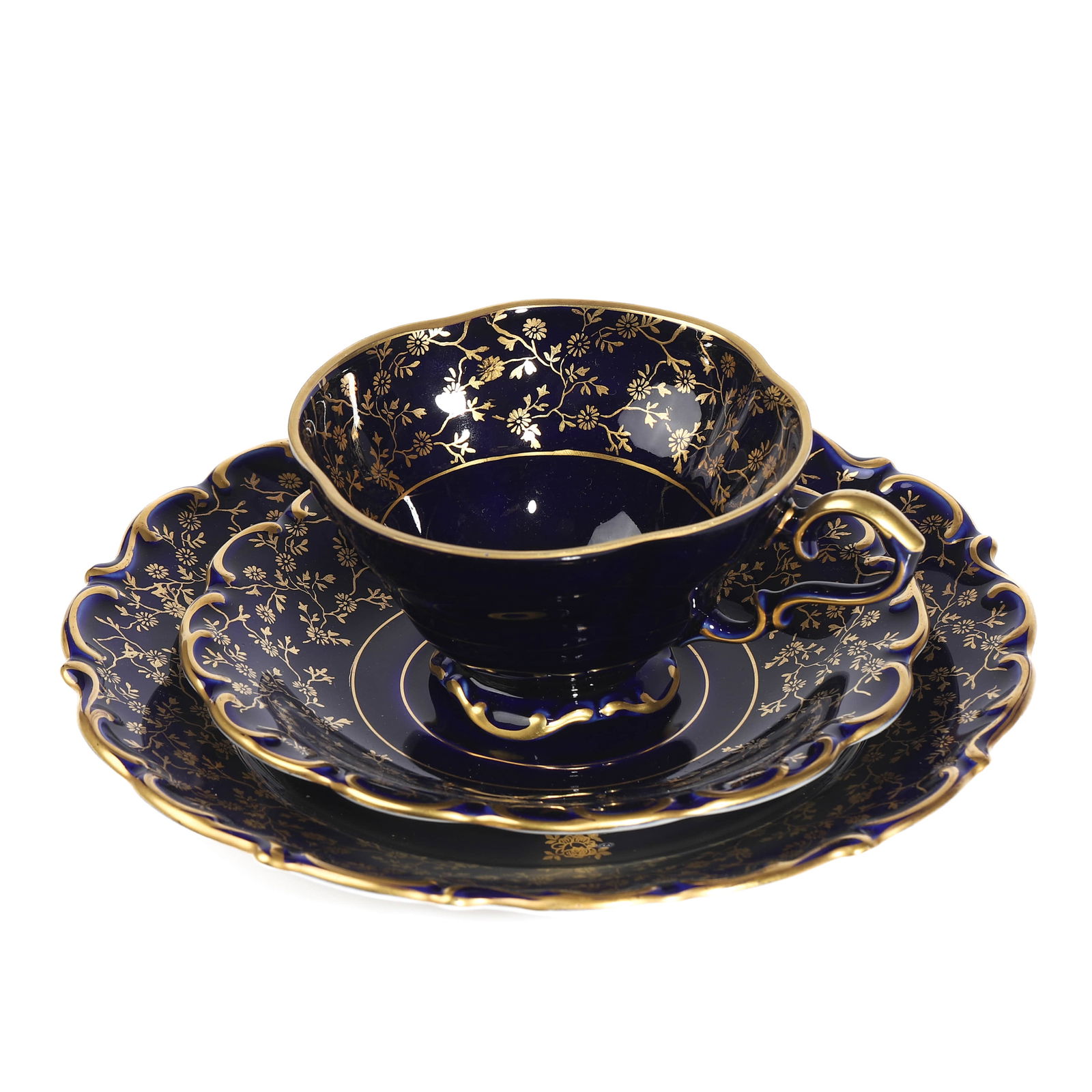 A BAVARIAN COBALT-GILT PORCELAIN CUP AND SAUCER SET: Dimensions Cup — Diameter: 4 in (10 cm); Height: 2 1/4 in (5.7 cm) Small saucer — Diameter: 5 3/4 in (14.5 cm) Large plate — Diameter: 7 7/16 in (18.9cm) Description A striking Bavarian