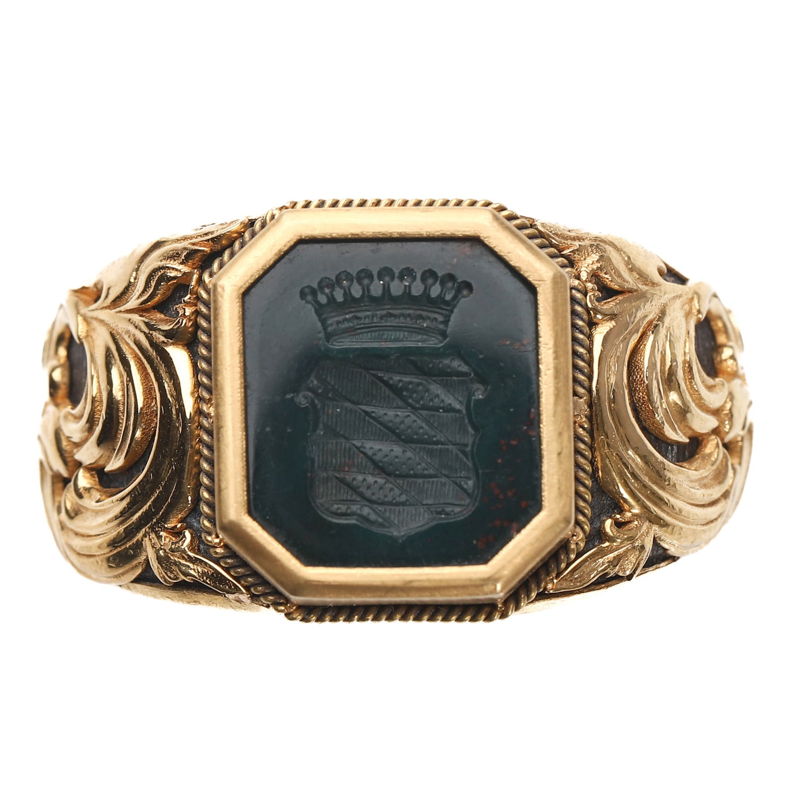 A GOLD SIGNET RING WITH ENGRAVED INTAGLIO CREST (1 of 7)