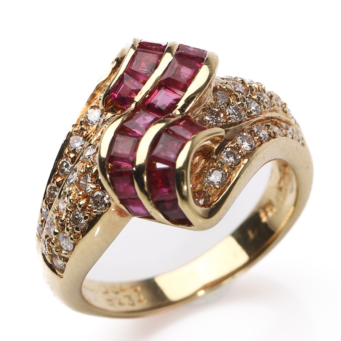RETRO 18K GOLD RUBY AND DIAMOND RING (1 of 5)