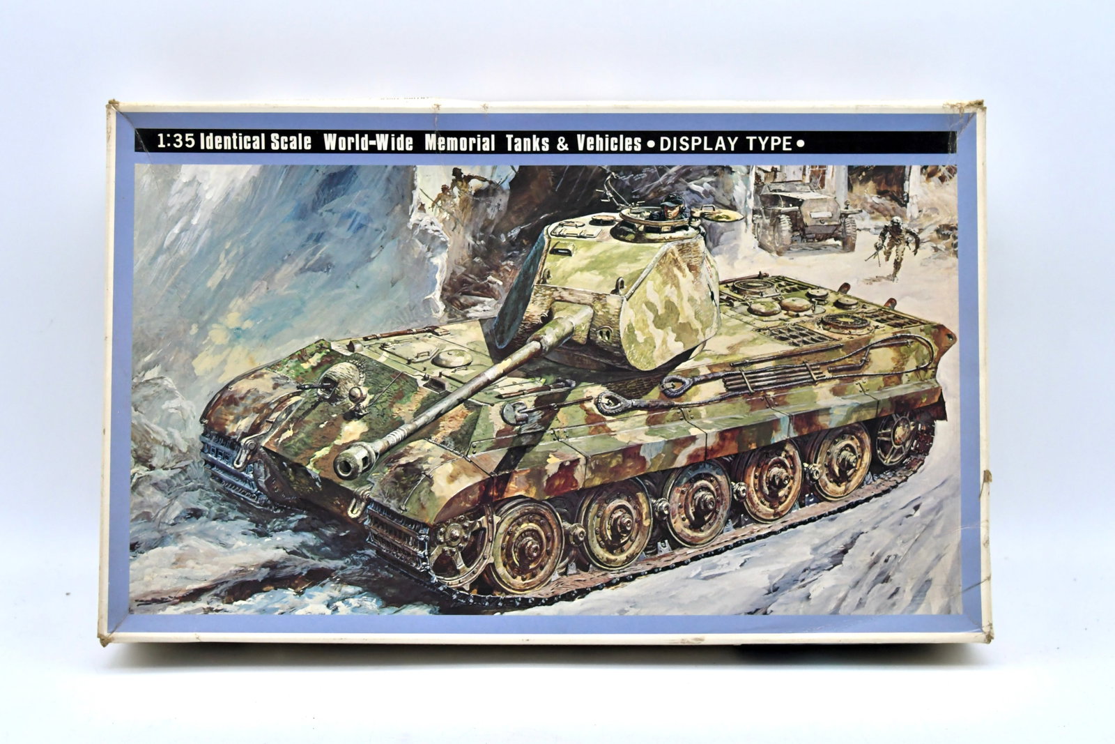Nichimo Royal Tiger Porsche Turm 1/35 Display Kit: Nichimo 1/35 scale Royal Tiger (Tiger II) Porsche Turm German heavy tank plastic model kit from the WorldWide Memorial Tanks & Vehicles - Display Type series. This is the static display release featur
