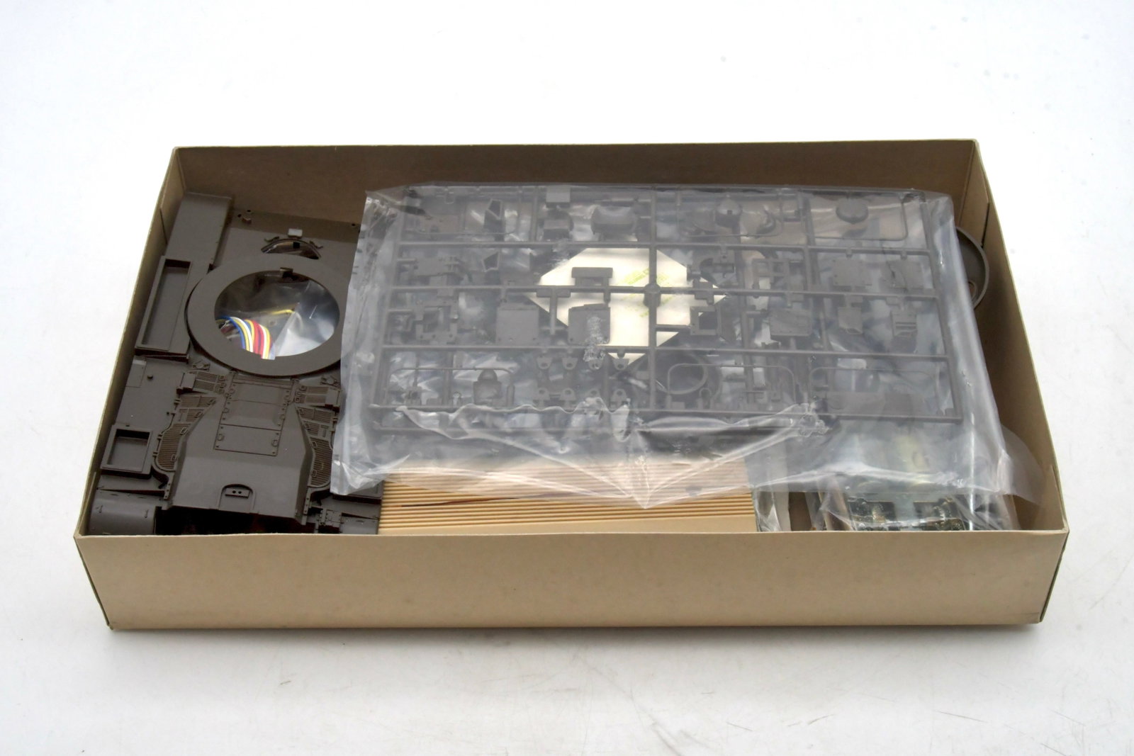 Tamiya 1/35 U.S. Medium Tank M60A2 RC Kit - 5