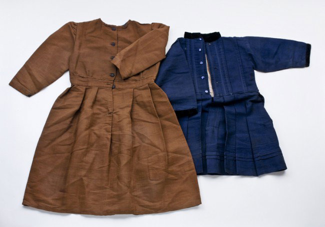 2 Vintage Amish Girl's Dresses: De-accessioned from The People's Place Museum in Intercourse, Pennsylvania. Looks to fit a 4-6 year old girl. Blue dress has unusual velvet collar and cuffs, brown dress has unusual commercial buttons