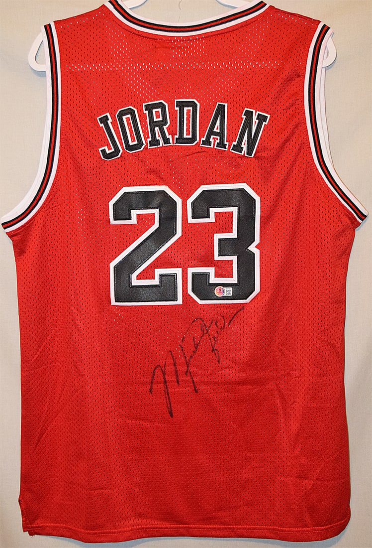 -MICHAEL JORDAN- BECKETT BAS Signed/Autograph CHICAGO BULLS Basketball Jersey (1 of 4)